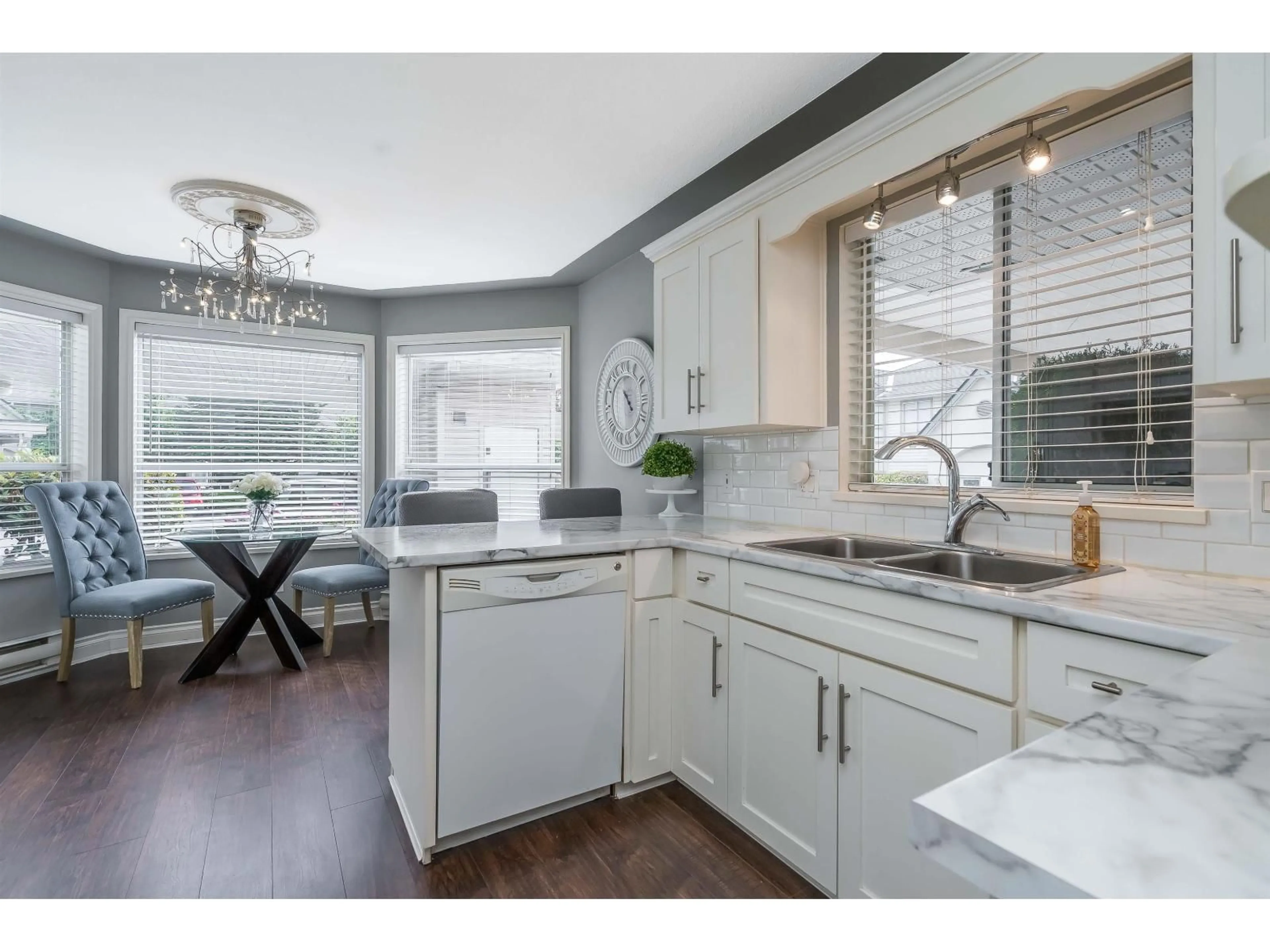 Open concept kitchen, unknown for 5 - 3380 GLADWIN, Abbotsford British Columbia V2S7G1