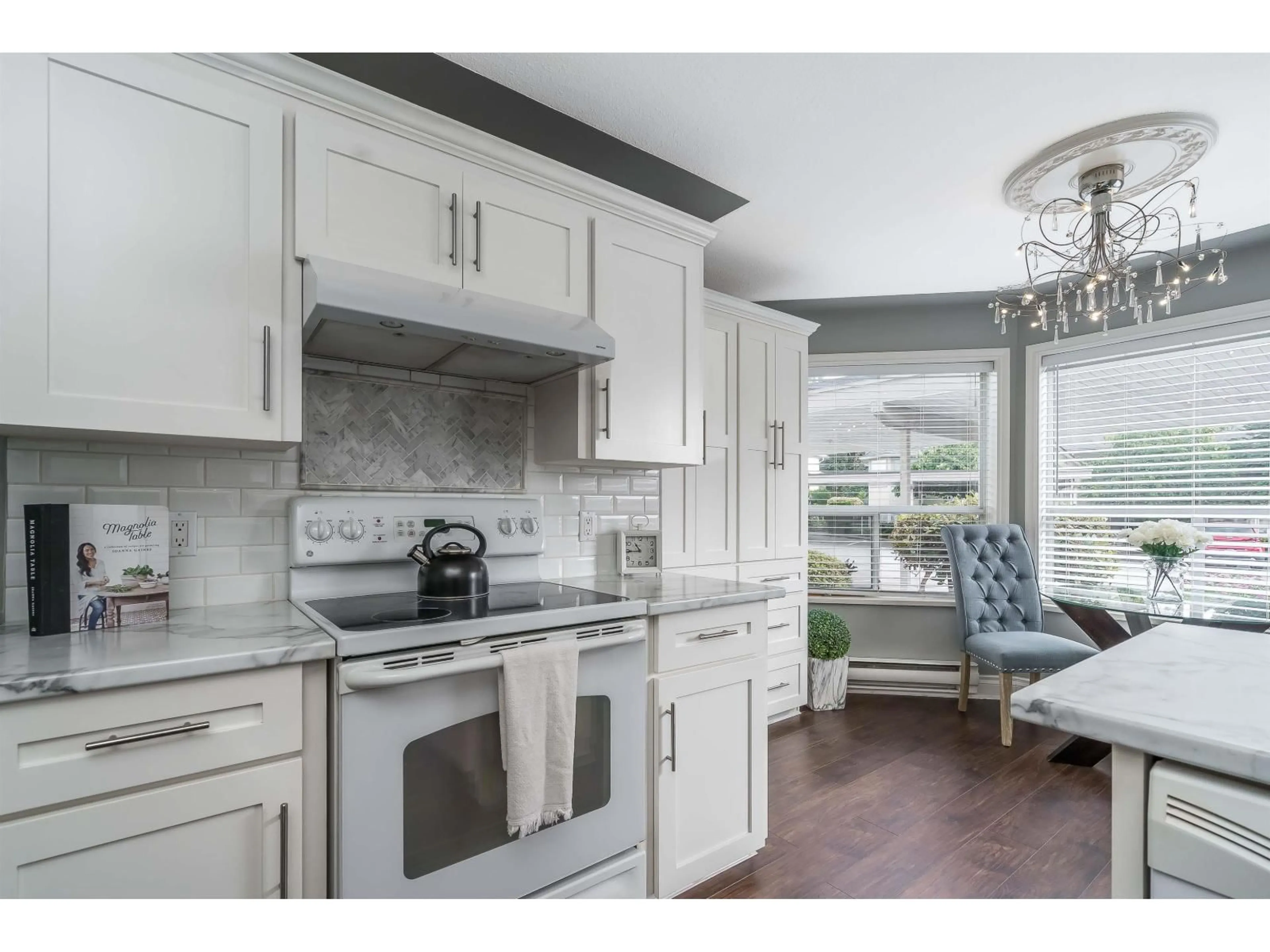 Open concept kitchen, ceramic/tile floor for 5 - 3380 GLADWIN, Abbotsford British Columbia V2S7G1