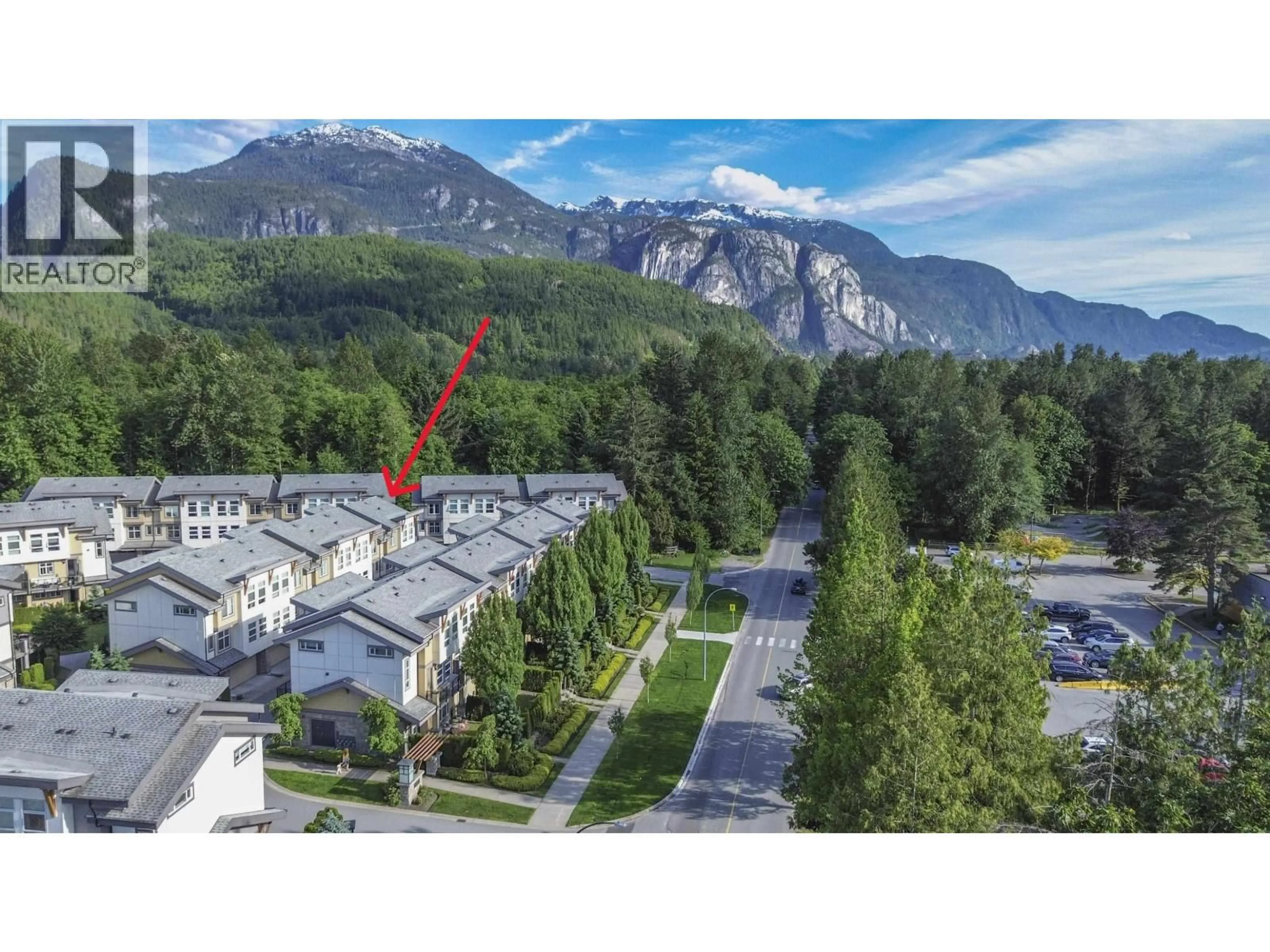 A pic from outside/outdoor area/front of a property/back of a property/a pic from drone, mountain view for 59 - 39548 LOGGERS LANE, Squamish British Columbia V8B0V7
