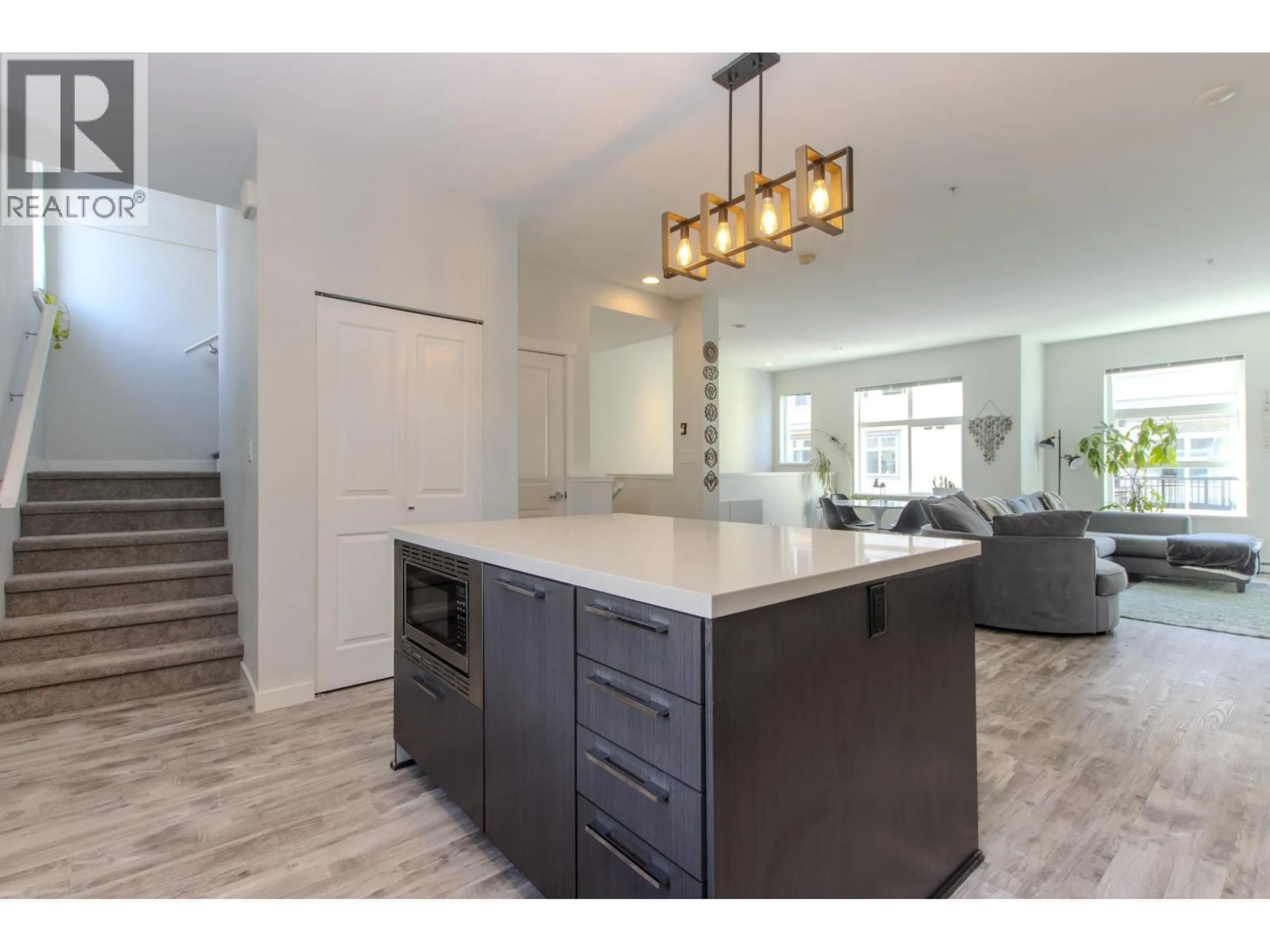 Open concept kitchen, unknown for 59 - 39548 LOGGERS LANE, Squamish British Columbia V8B0V7