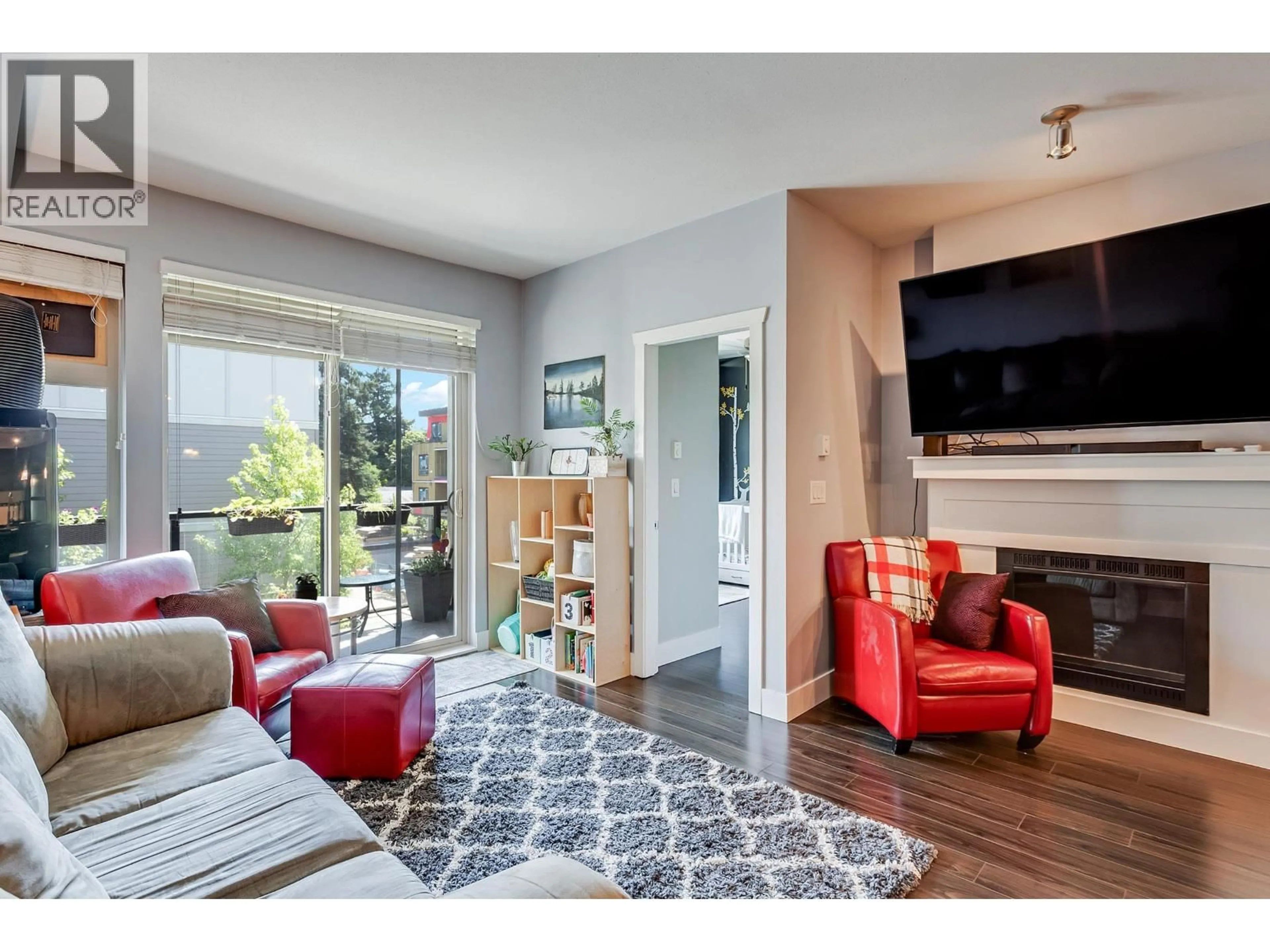 Living room with furniture, unknown for 309 - 2330 SHAUGHNESSY STREET, Port Coquitlam British Columbia V5C0B5