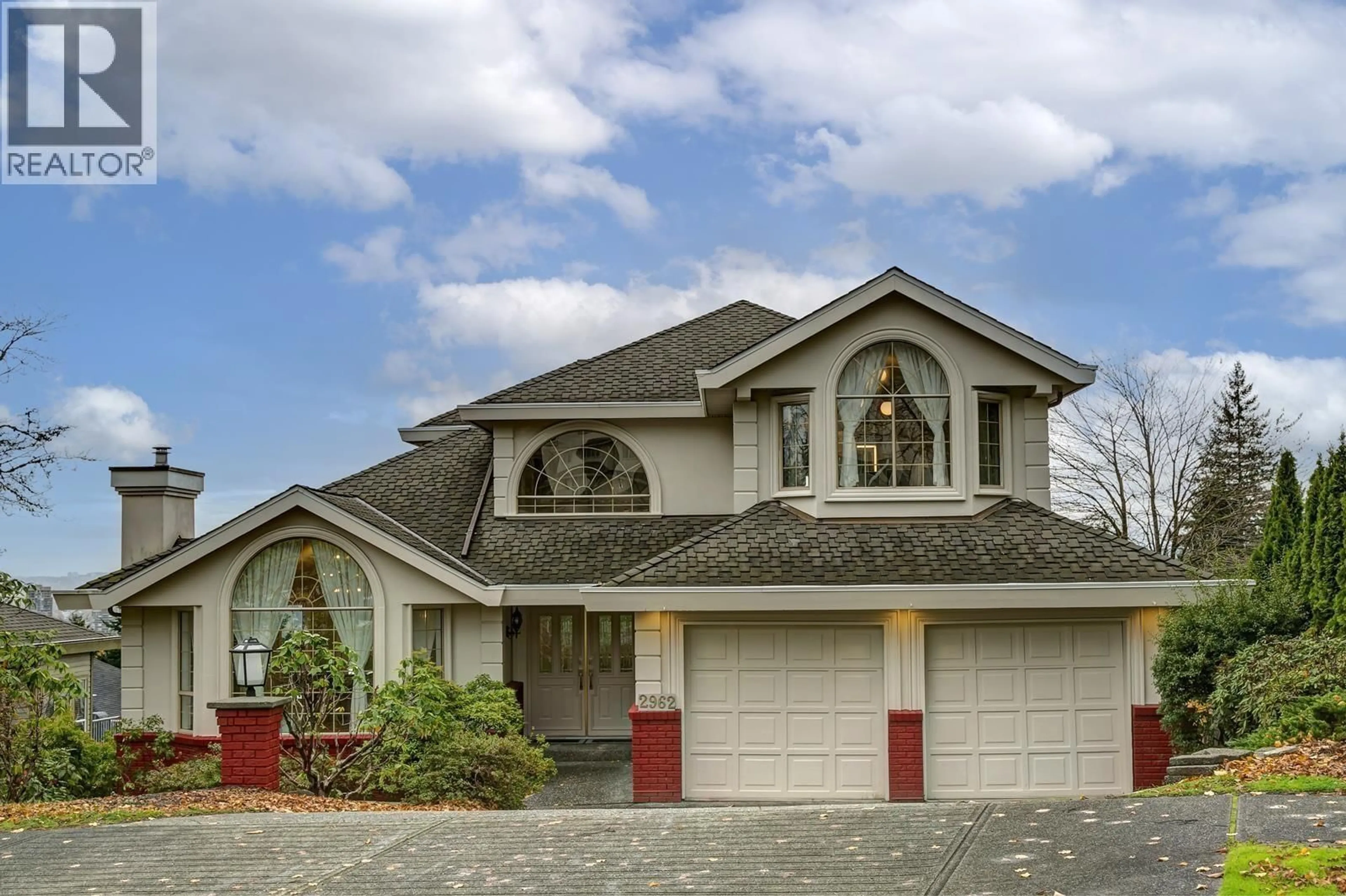 Home with vinyl exterior material, street for 2962 ROBSON DRIVE, Coquitlam British Columbia V3E2T1