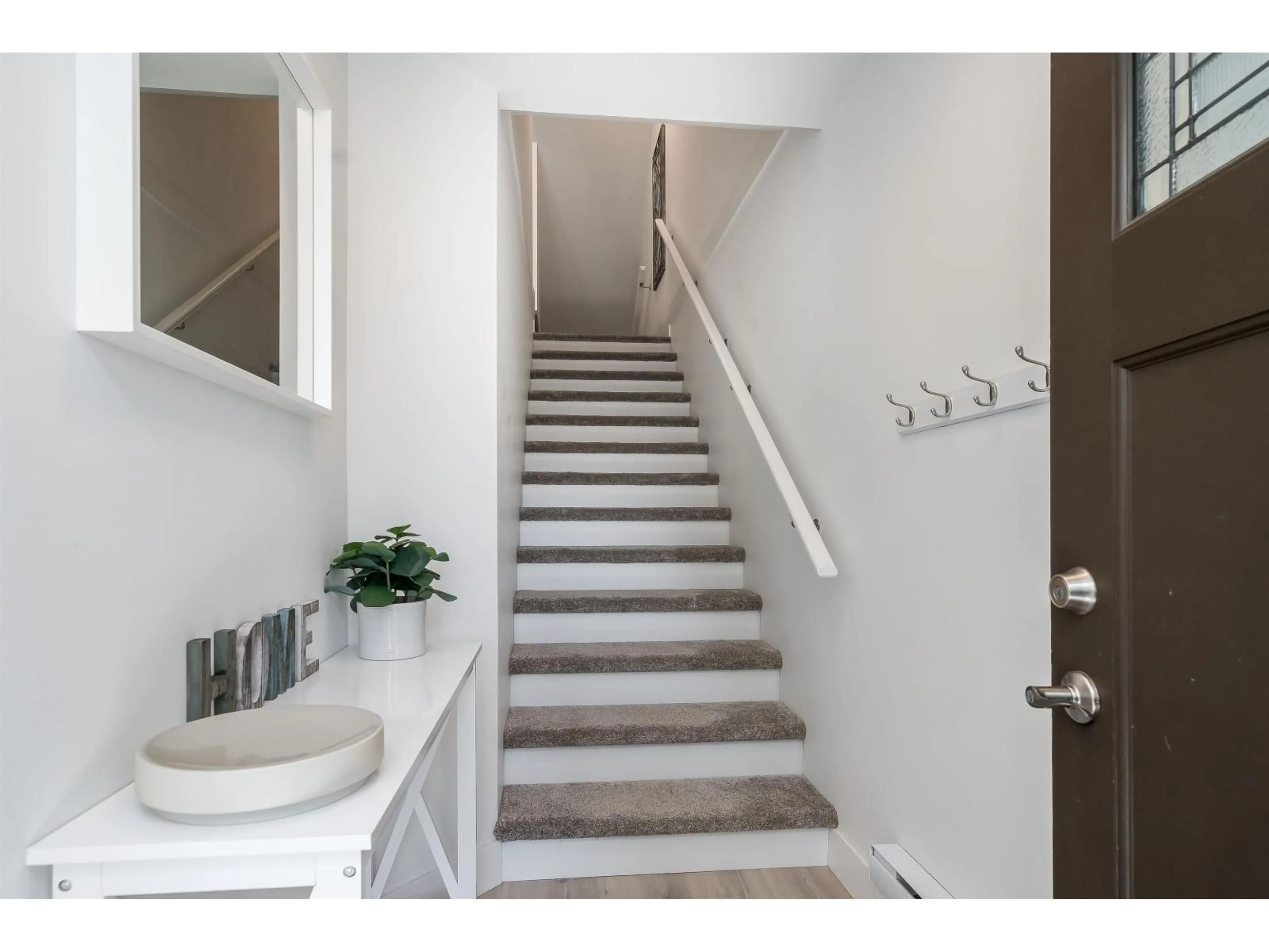 Stairs for 72 - 19525 73, Surrey British Columbia V4N6L7