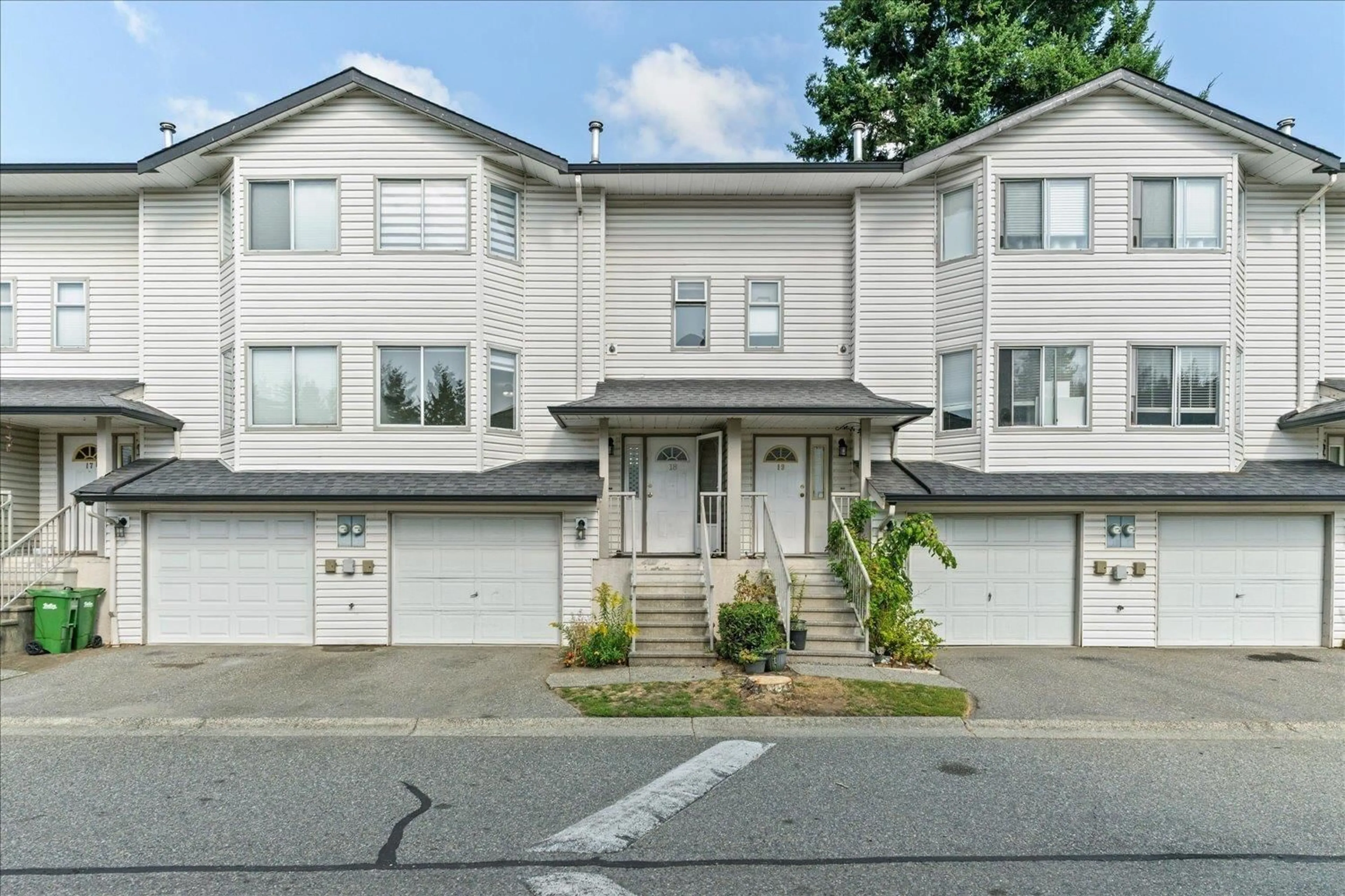 Home with vinyl exterior material, street for 18 - 5904 VEDDER ROAD, Chilliwack British Columbia V2R3E7
