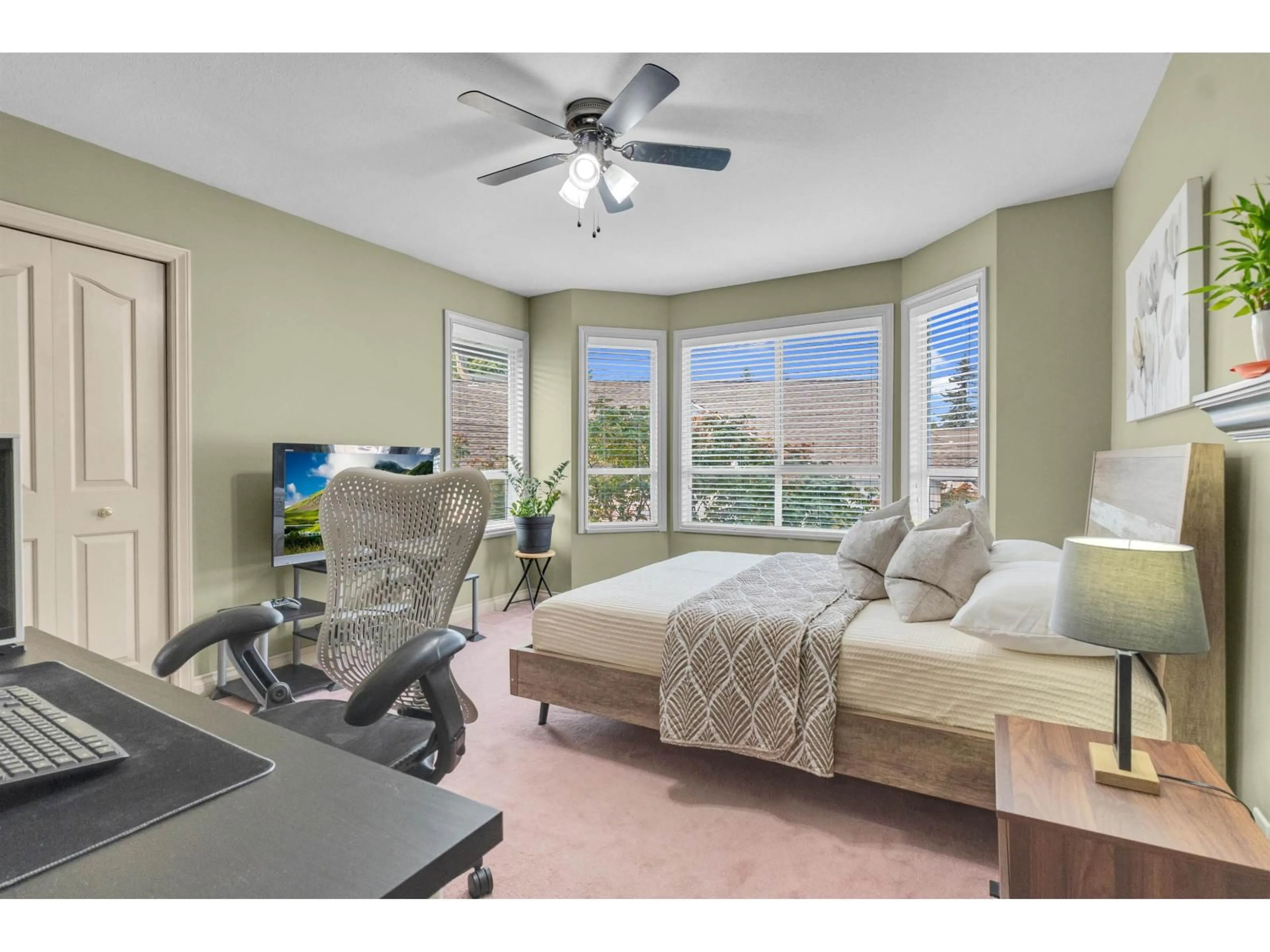 A pic of a room for 212 - 9072 FLEETWOOD, Surrey British Columbia V3R0M6