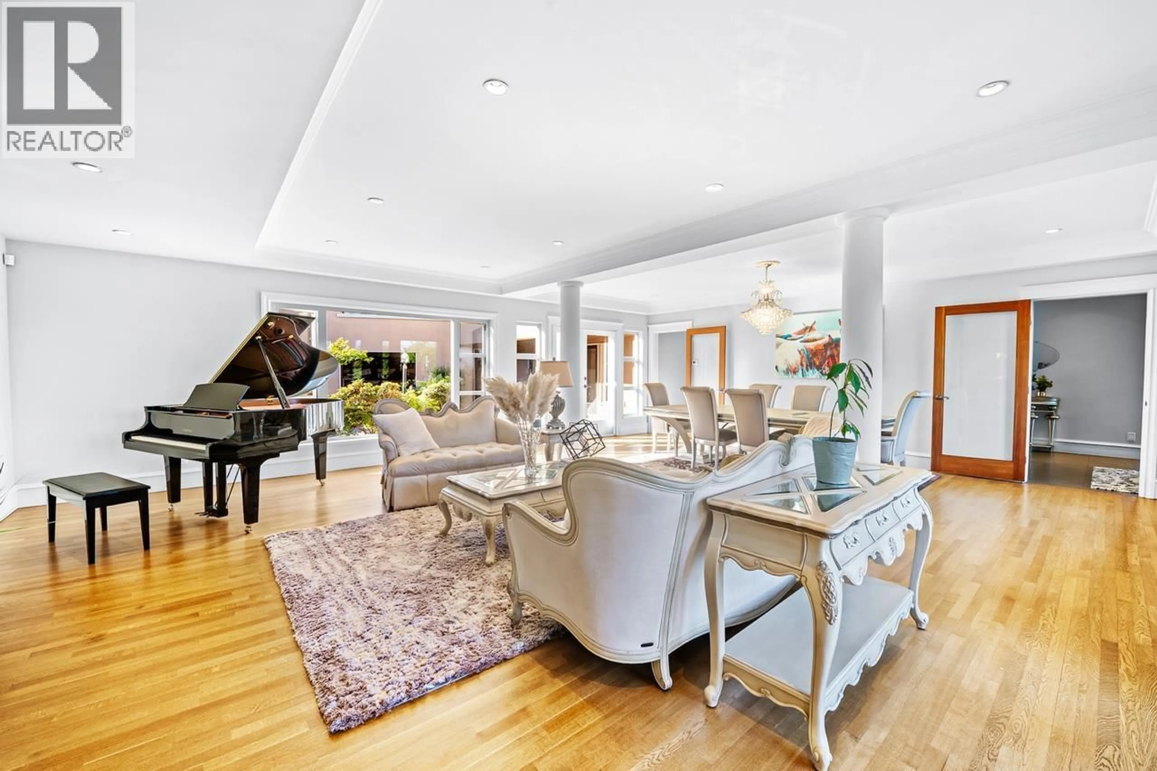 Living room with furniture, unknown for 715 KING GEORGES WAY, West Vancouver British Columbia V7S1S2