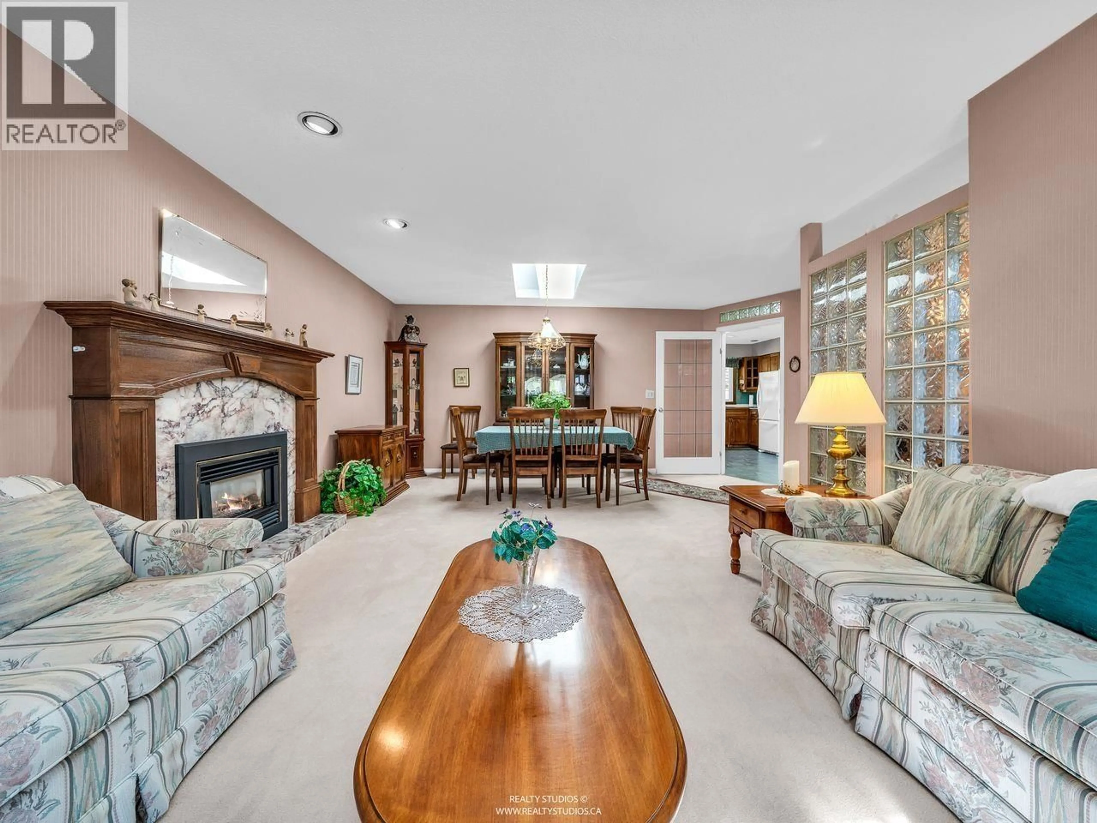 Living room with furniture, ceramic/tile floor for 5221 1 AVENUE, Delta British Columbia V4M1B4
