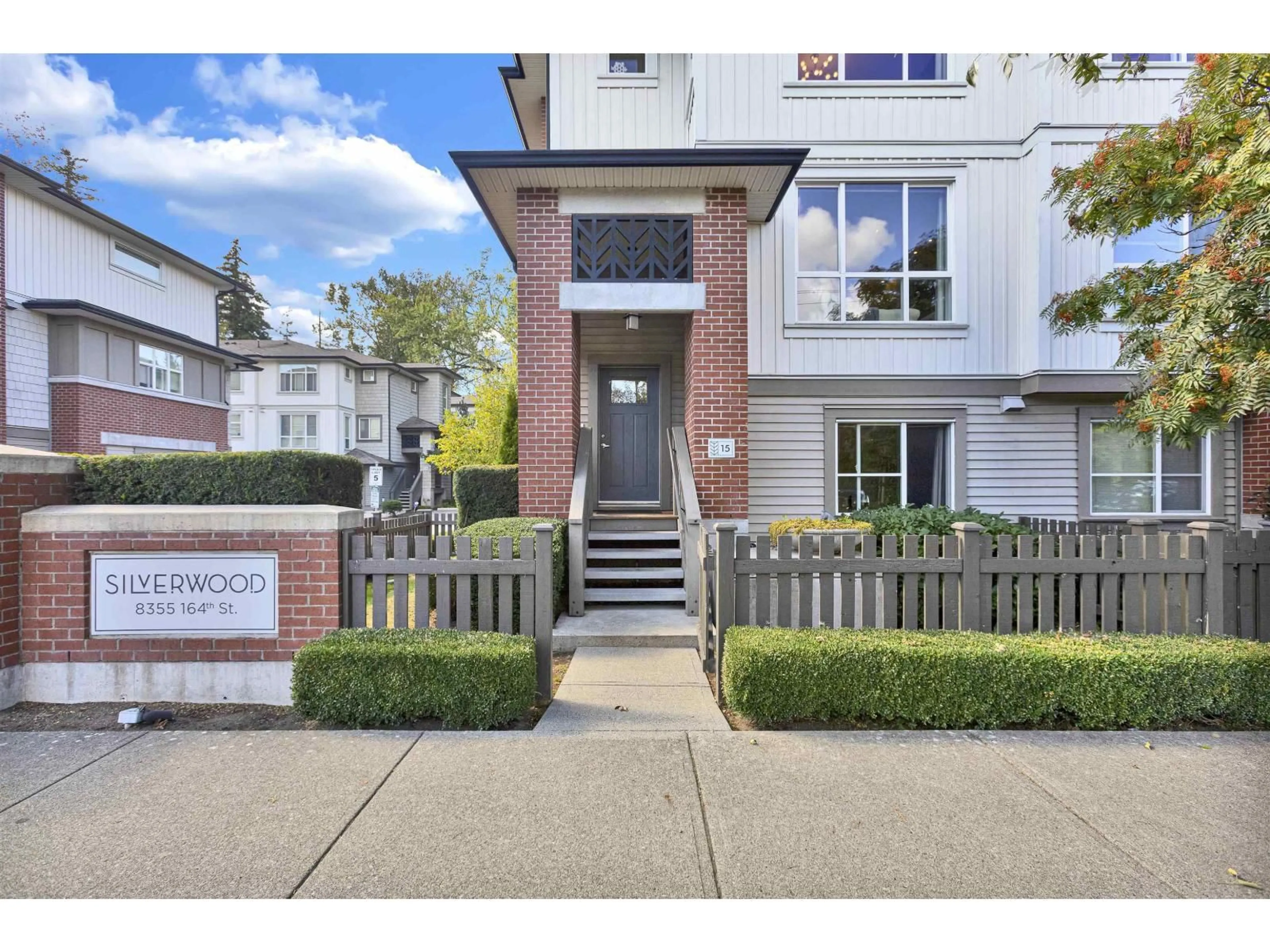 Indoor entryway for 15 - 8355 164, Surrey British Columbia V4N1E3