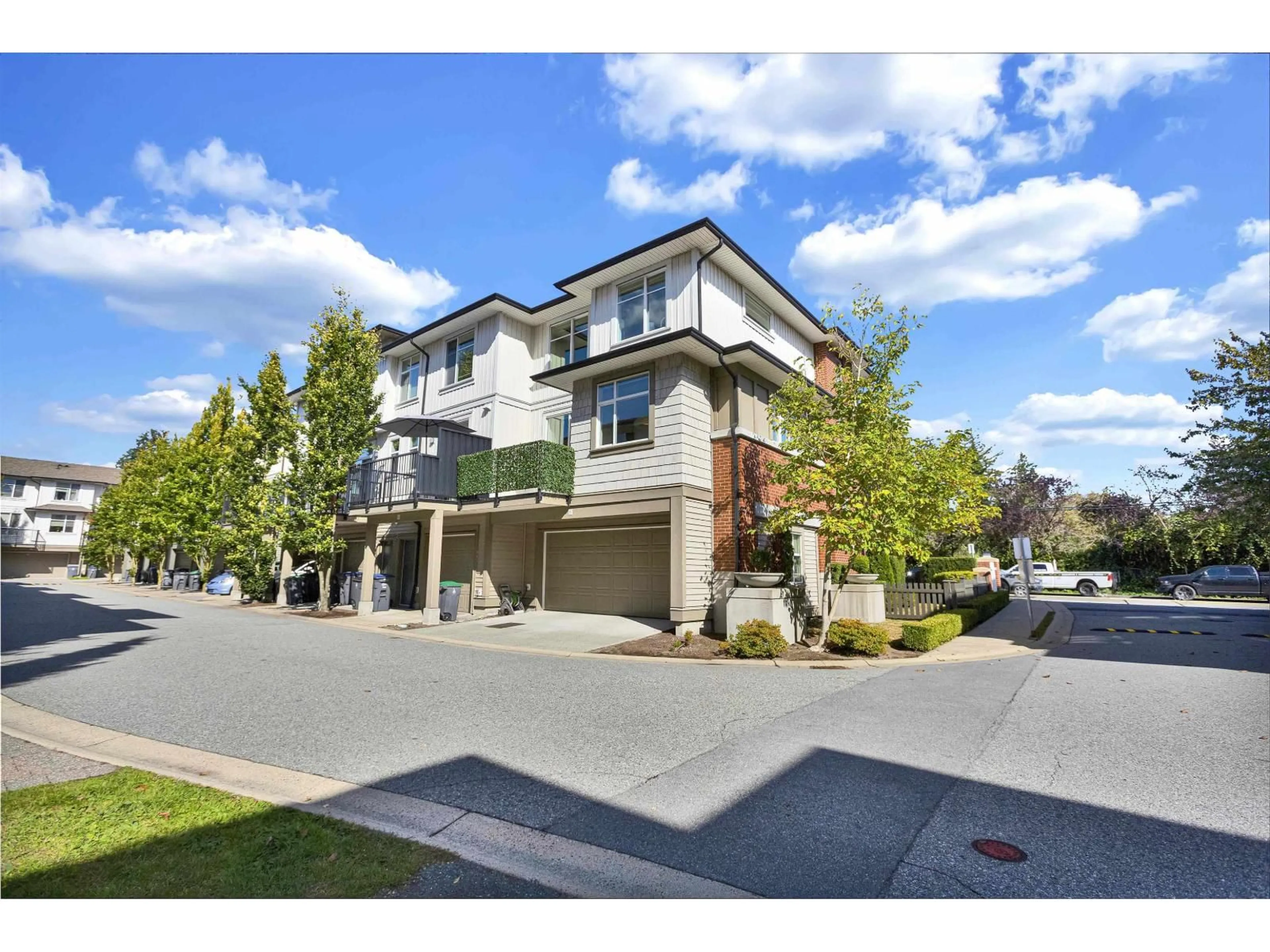A pic from outside/outdoor area/front of a property/back of a property/a pic from drone, street for 15 - 8355 164, Surrey British Columbia V4N1E3