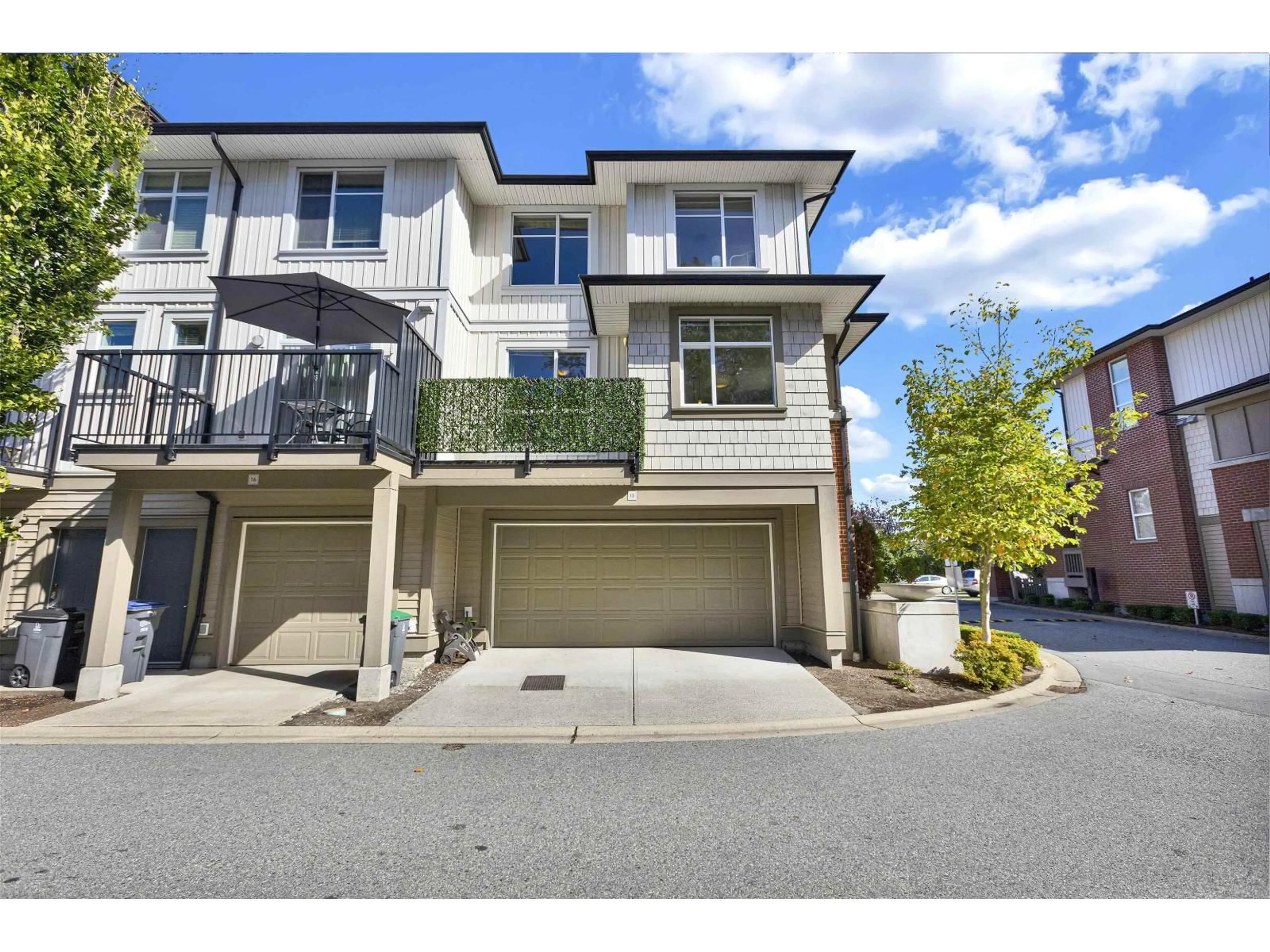 A pic from outside/outdoor area/front of a property/back of a property/a pic from drone, street for 15 - 8355 164, Surrey British Columbia V4N1E3