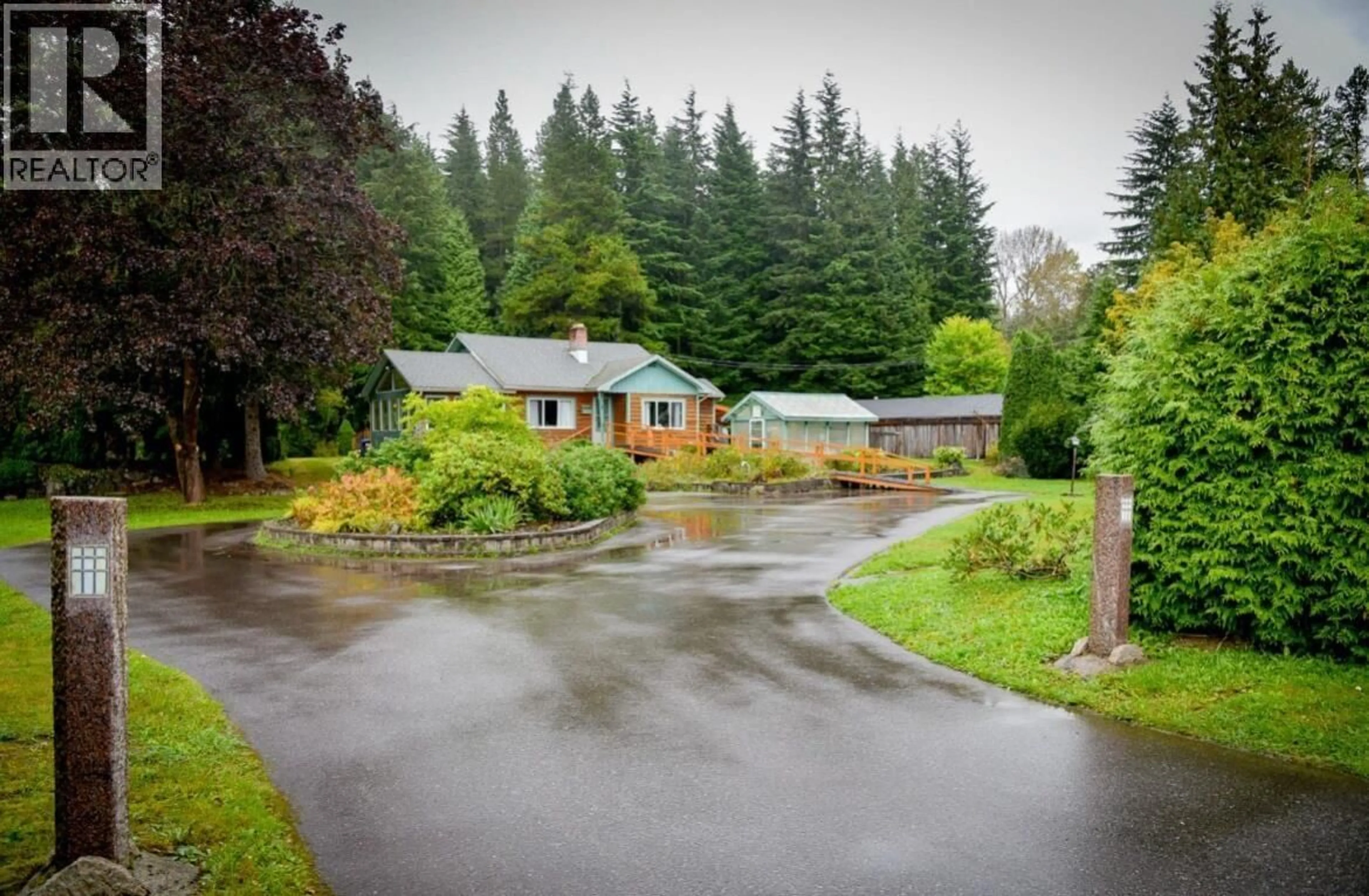 A pic from outside/outdoor area/front of a property/back of a property/a pic from drone, unknown for 4822 HALLIWELL AVENUE, Terrace British Columbia V8G2J4