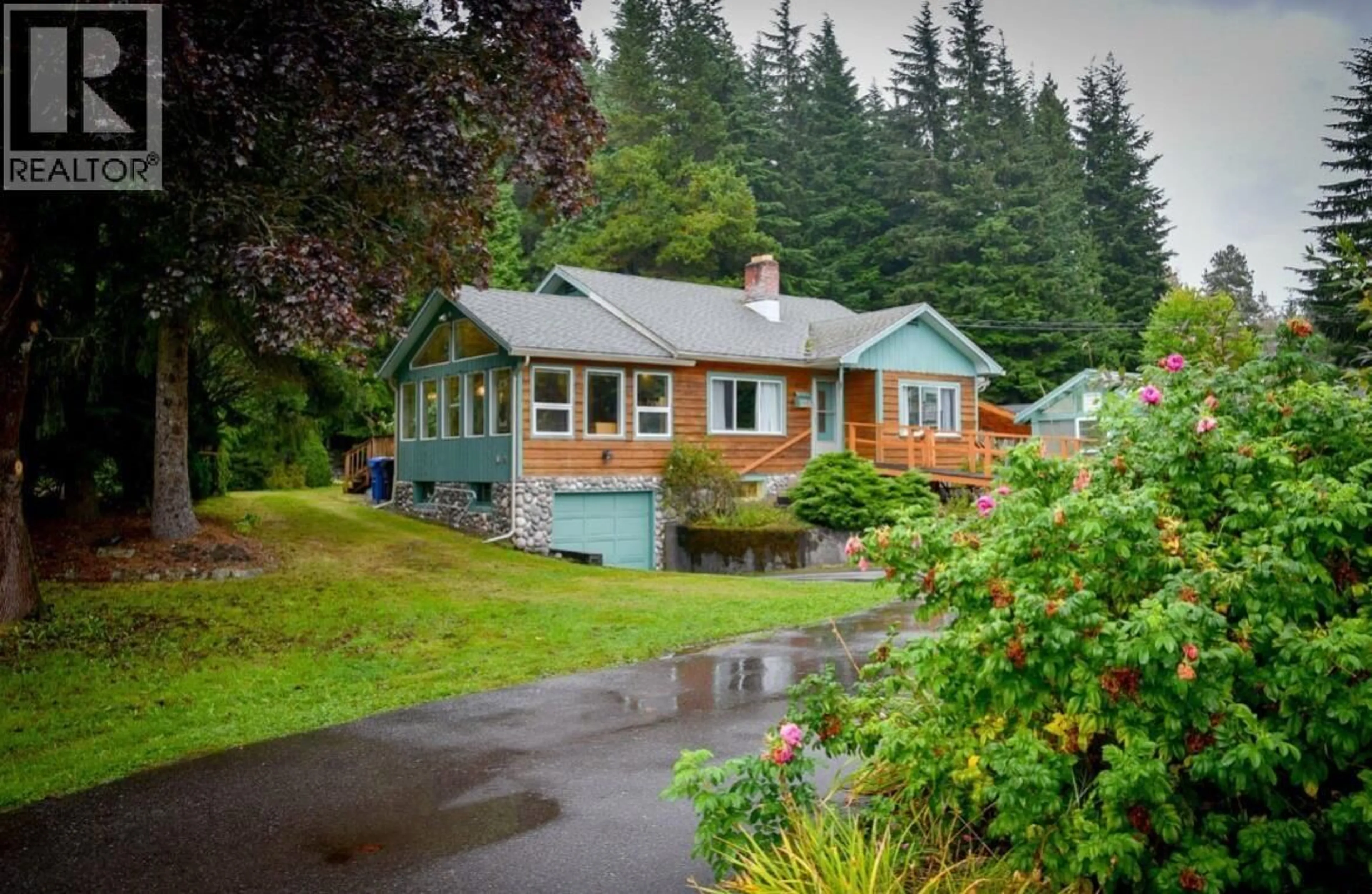 A pic from outside/outdoor area/front of a property/back of a property/a pic from drone, street for 4822 HALLIWELL AVENUE, Terrace British Columbia V8G2J4