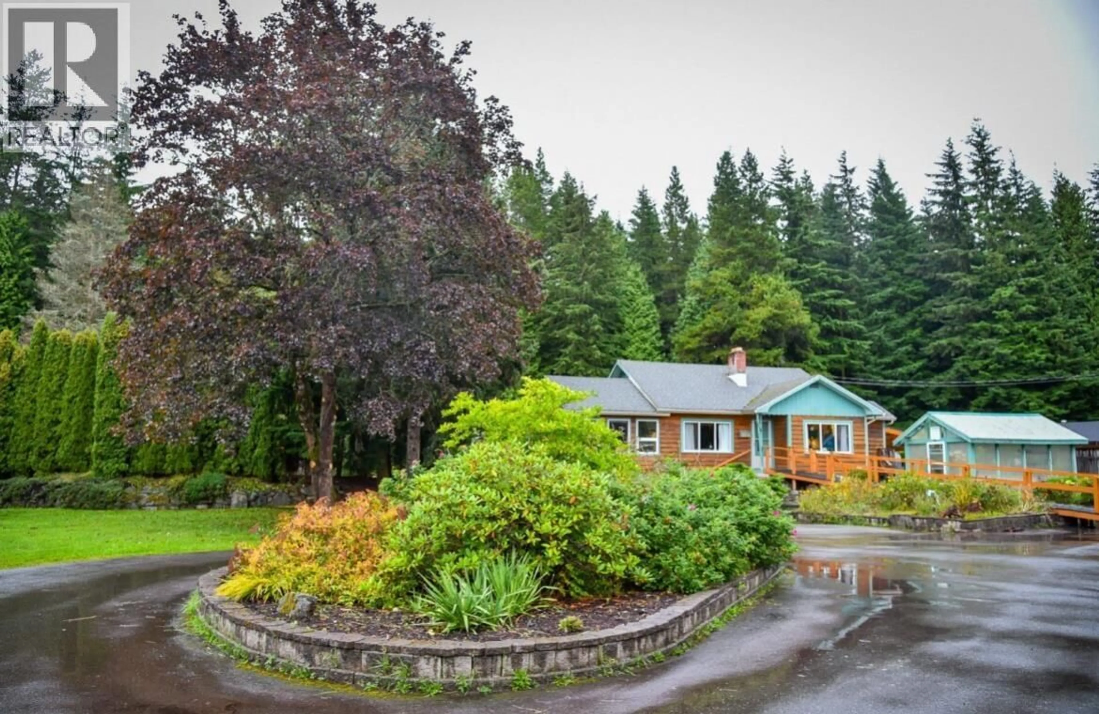 A pic from outside/outdoor area/front of a property/back of a property/a pic from drone, street for 4822 HALLIWELL AVENUE, Terrace British Columbia V8G2J4