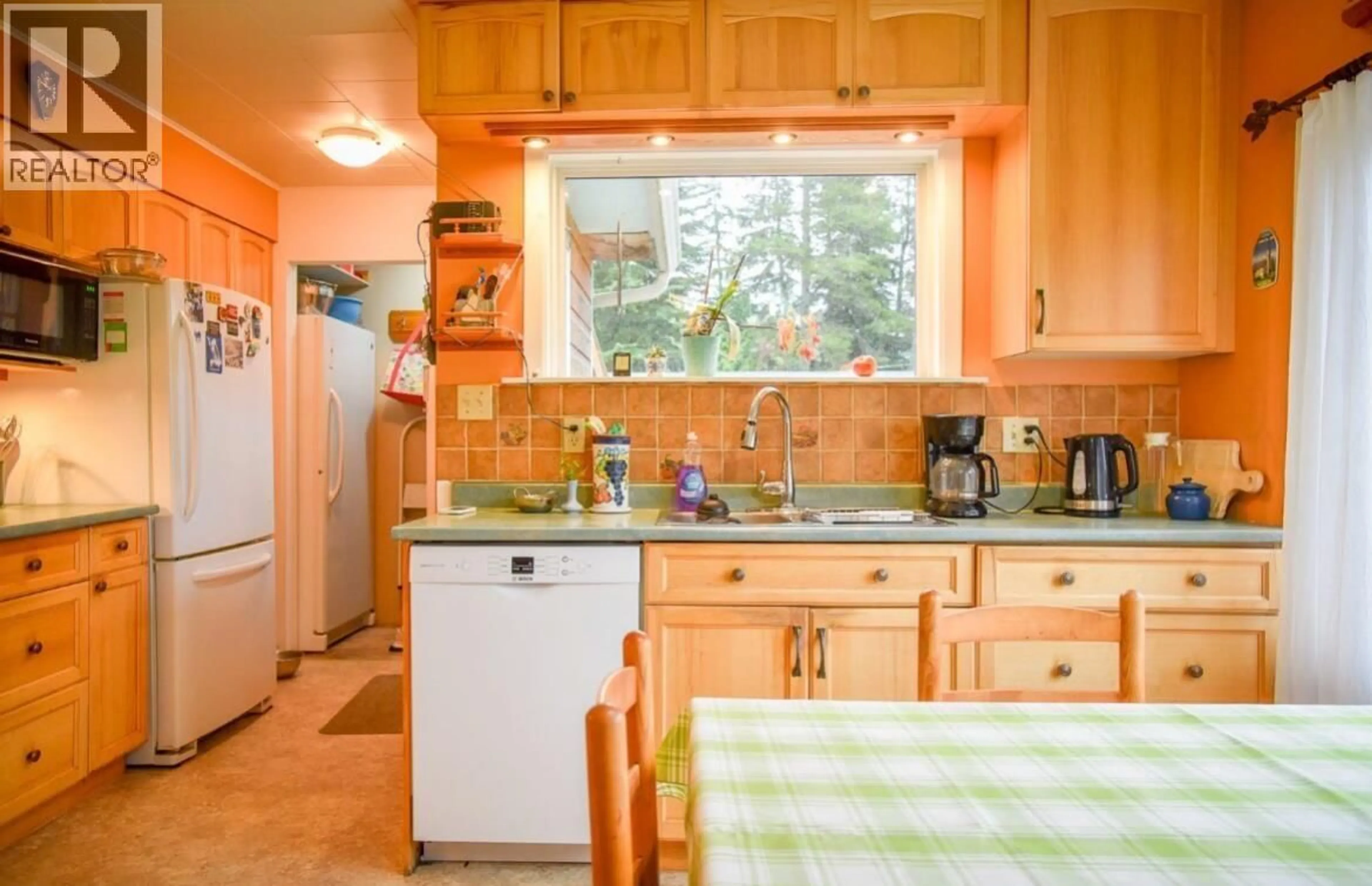 Standard kitchen, ceramic/tile floor for 4822 HALLIWELL AVENUE, Terrace British Columbia V8G2J4