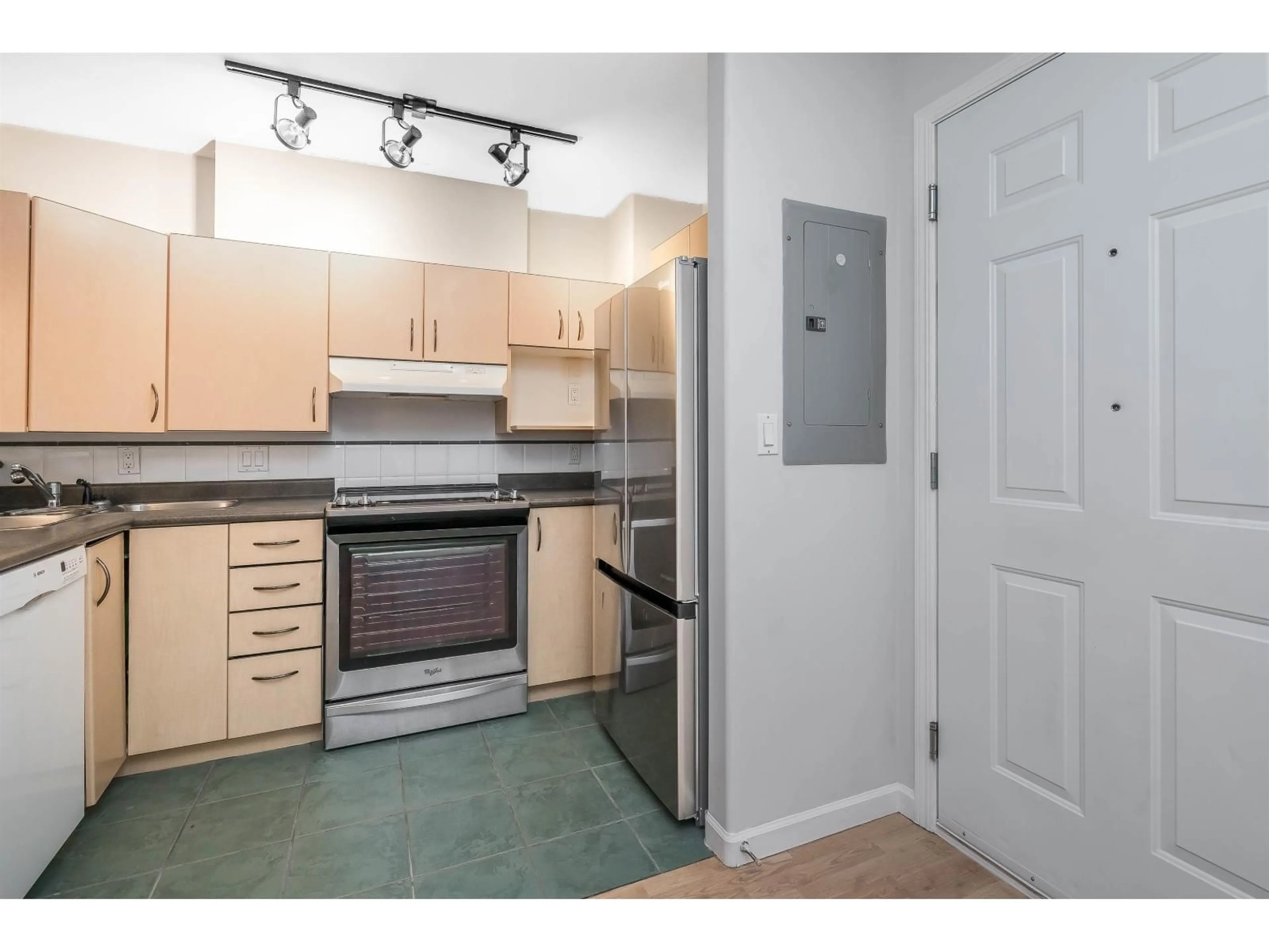 Standard kitchen, unknown for 119 - 20200 56, Langley British Columbia V3A8S1