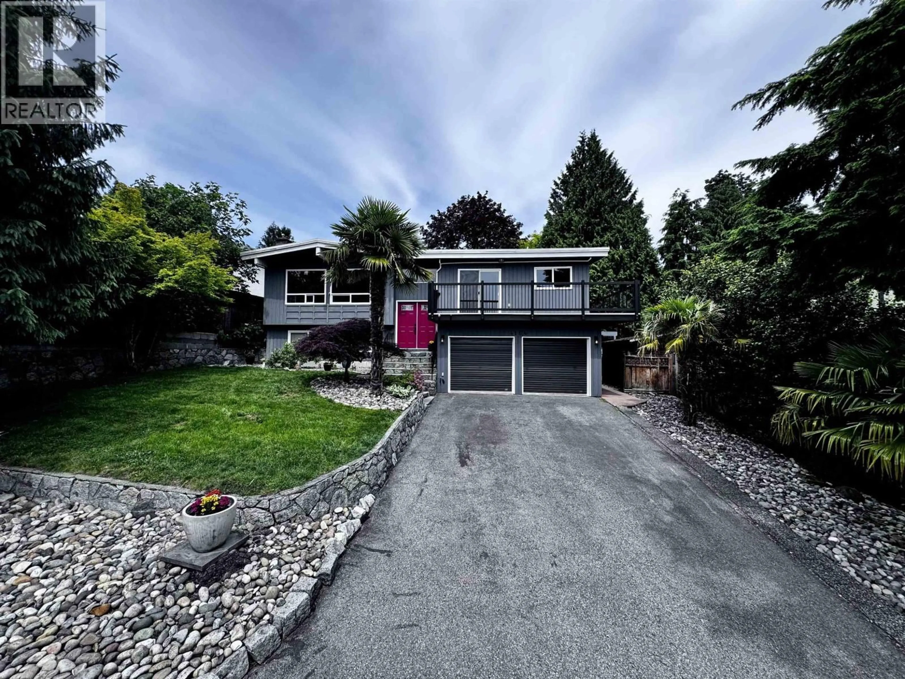 Home with vinyl exterior material, street for 4164 FAIRWAY PLACE, North Vancouver British Columbia V7G1Y9