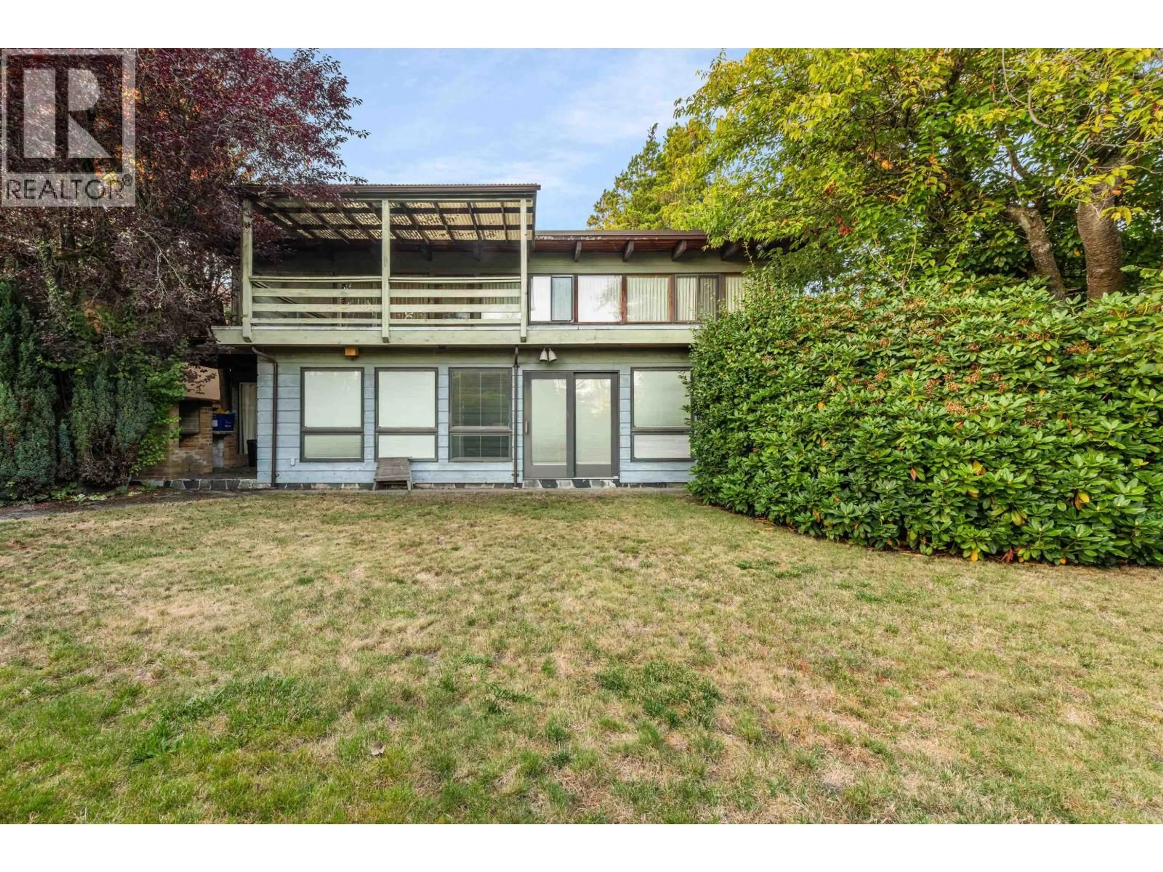 A pic from outside/outdoor area/front of a property/back of a property/a pic from drone, street for 756 53 AVENUE, Vancouver British Columbia V6P1K4