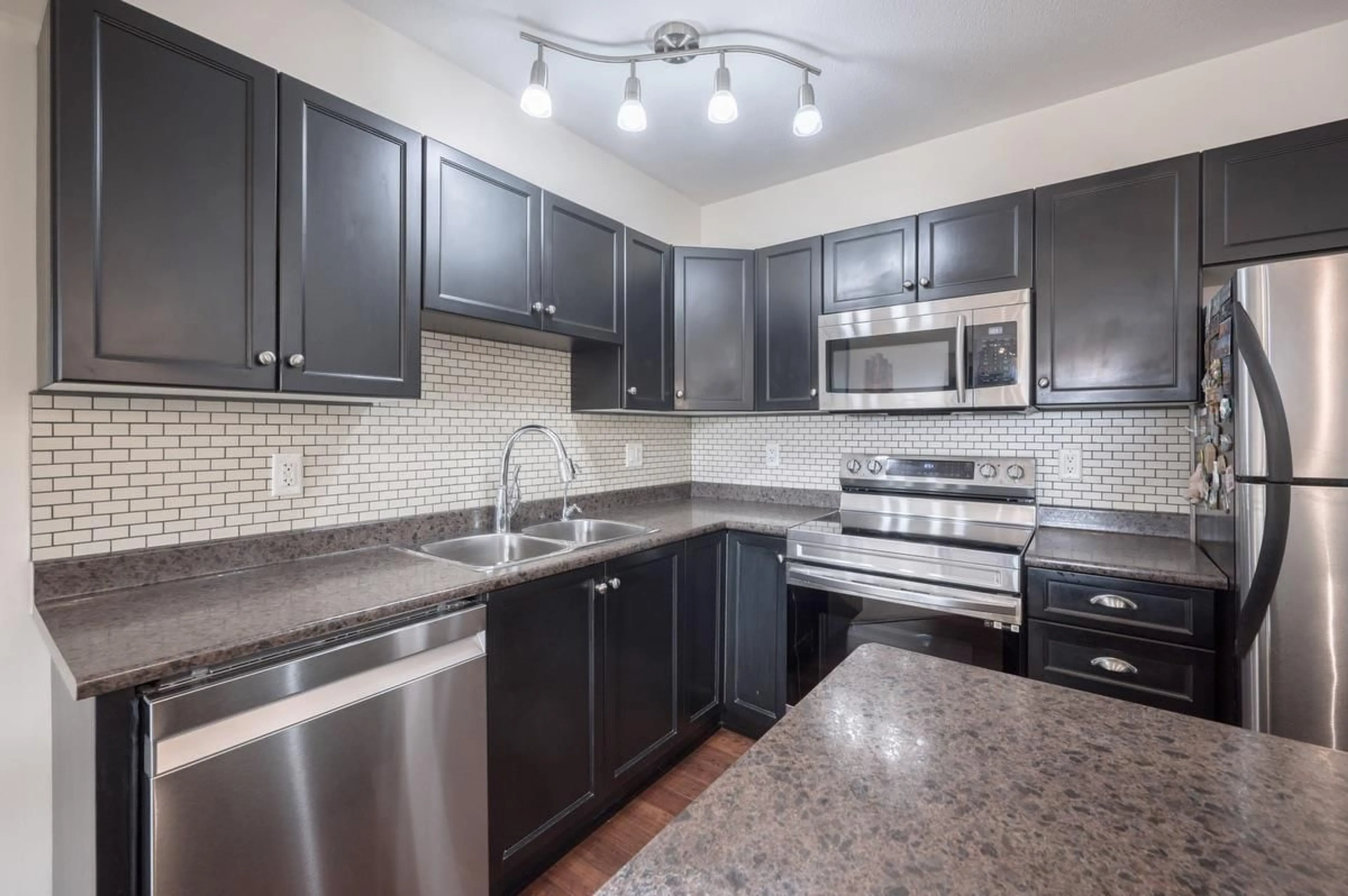 Standard kitchen, unknown for 213 - 30525 CARDINAL, Abbotsford British Columbia V2T0A8