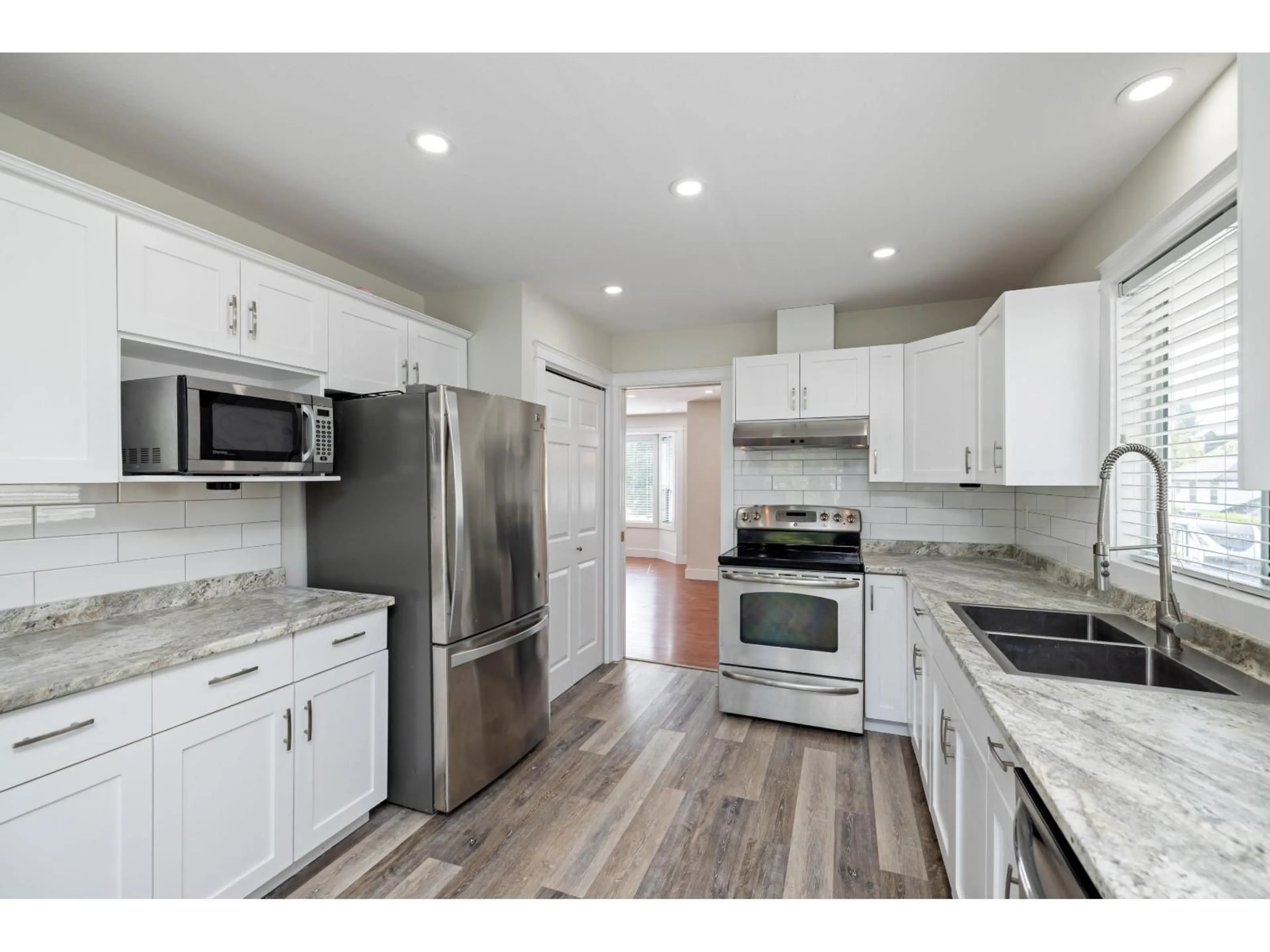 Open concept kitchen, unknown for 8475 CADE BARR, Mission British Columbia V2V7K4