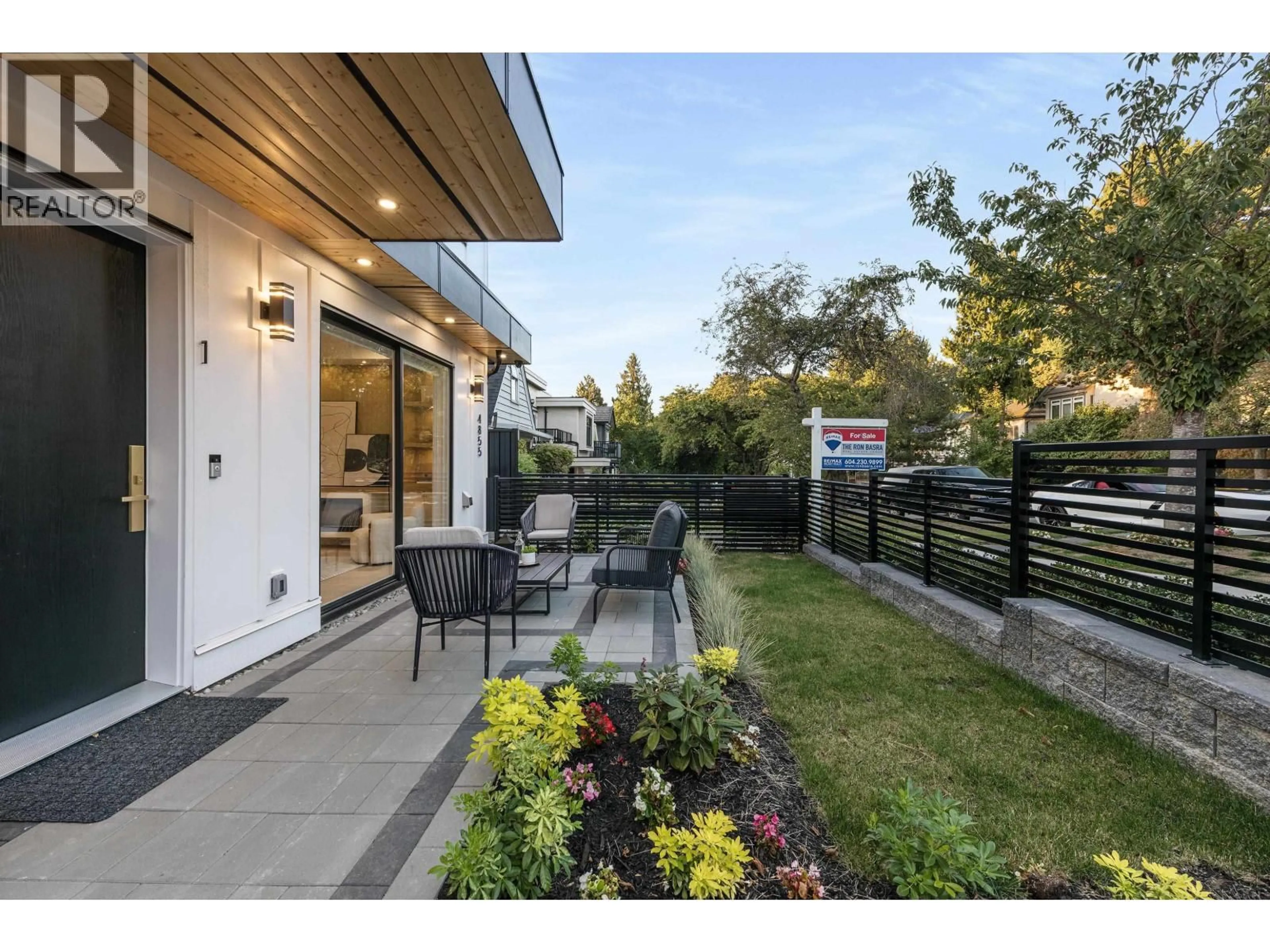 Patio, street for 1 - 4855 DUMFRIES STREET, Vancouver British Columbia V5N3T8