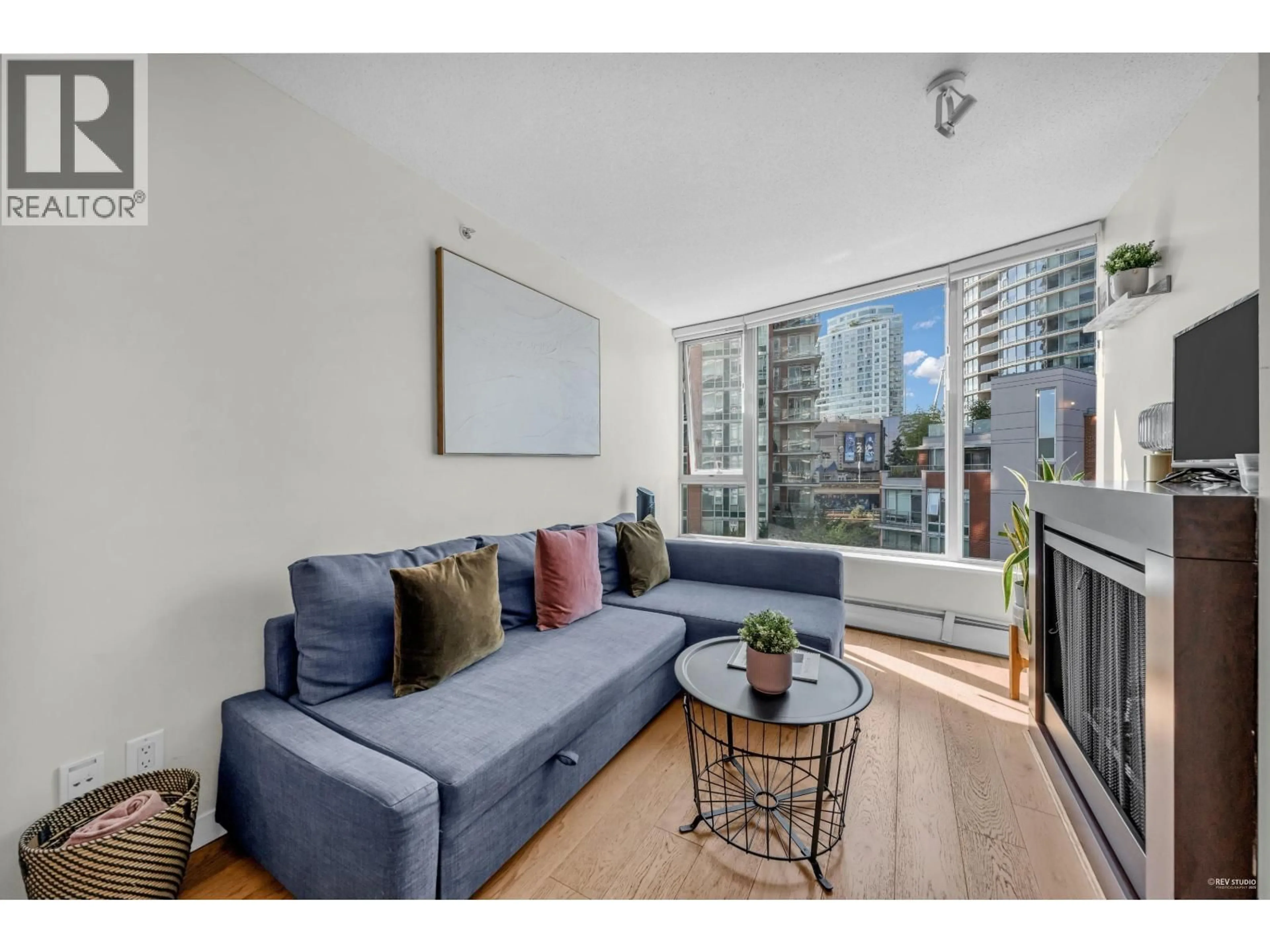 Living room with furniture, unknown for 703 - 58 KEEFER PLACE, Vancouver British Columbia V6B0B8