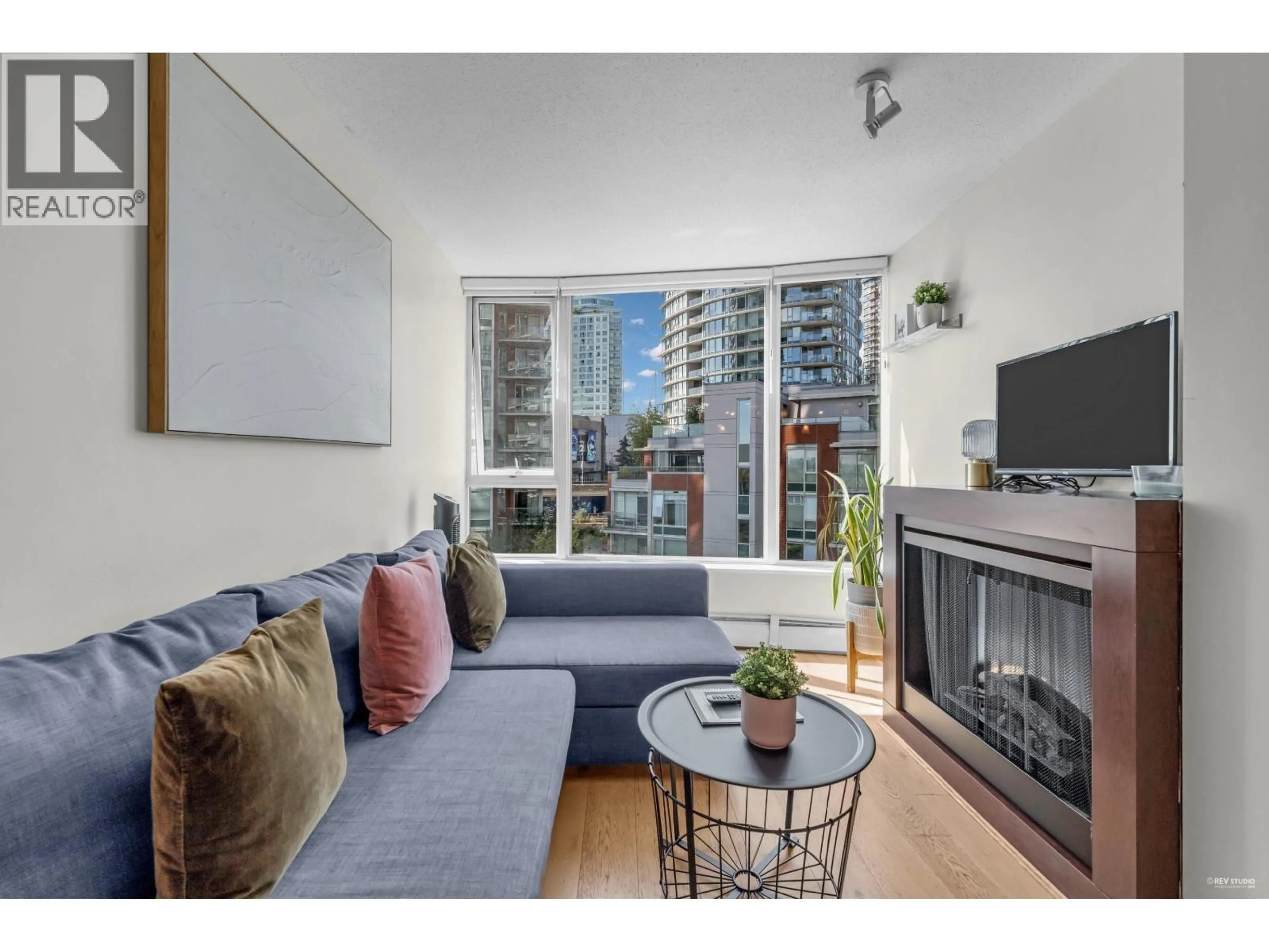 Living room with furniture, unknown for 703 - 58 KEEFER PLACE, Vancouver British Columbia V6B0B8
