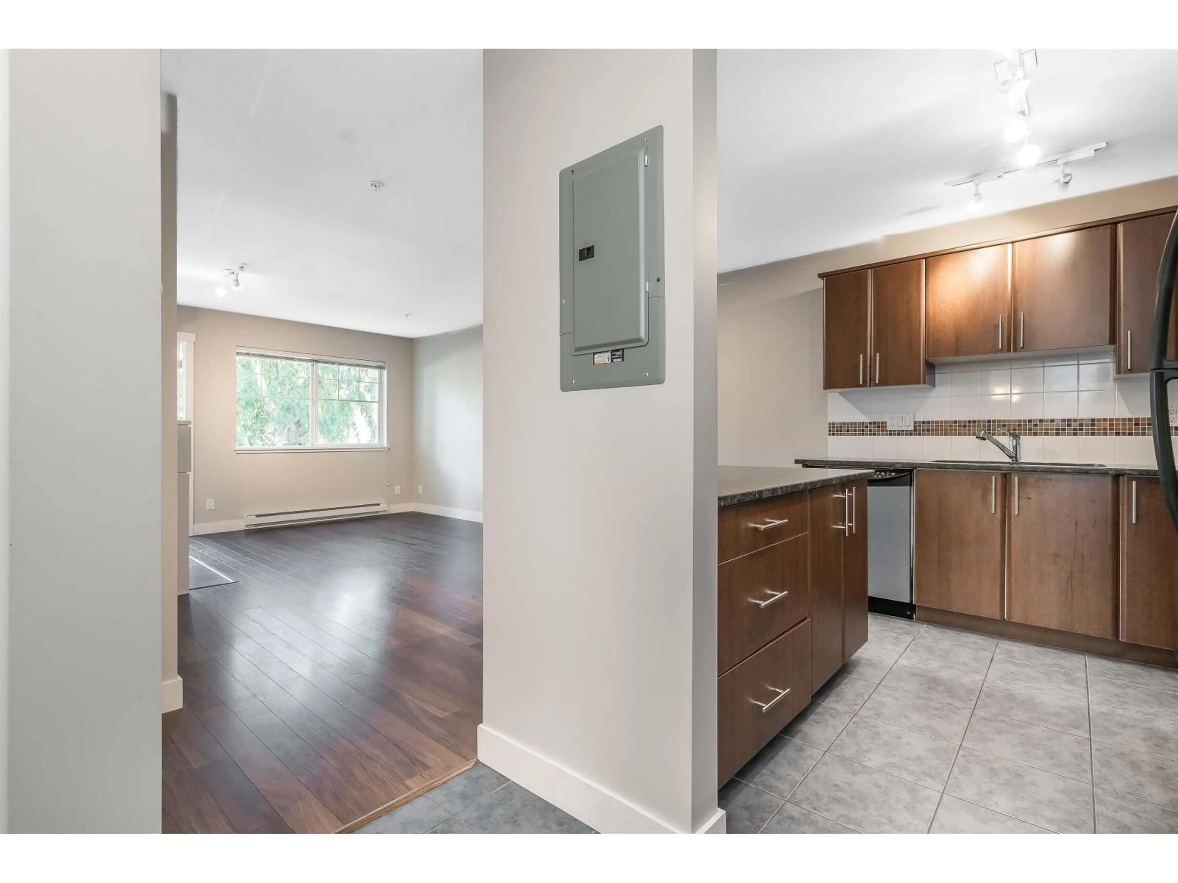 Unknown for 209 - 19320 65, Surrey British Columbia V4N0A3