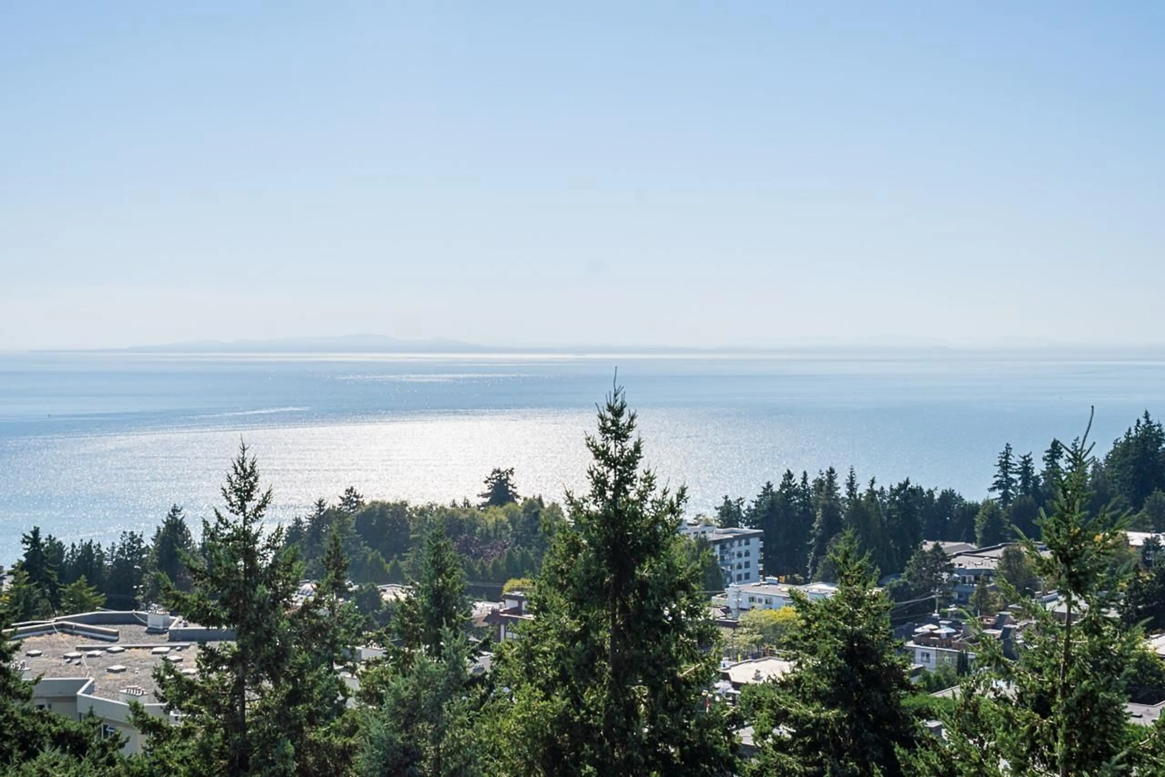 A pic from outside/outdoor area/front of a property/back of a property/a pic from drone, water/lake/river/ocean view for 1402 - 15152 RUSSELL, White Rock British Columbia V4B0A3