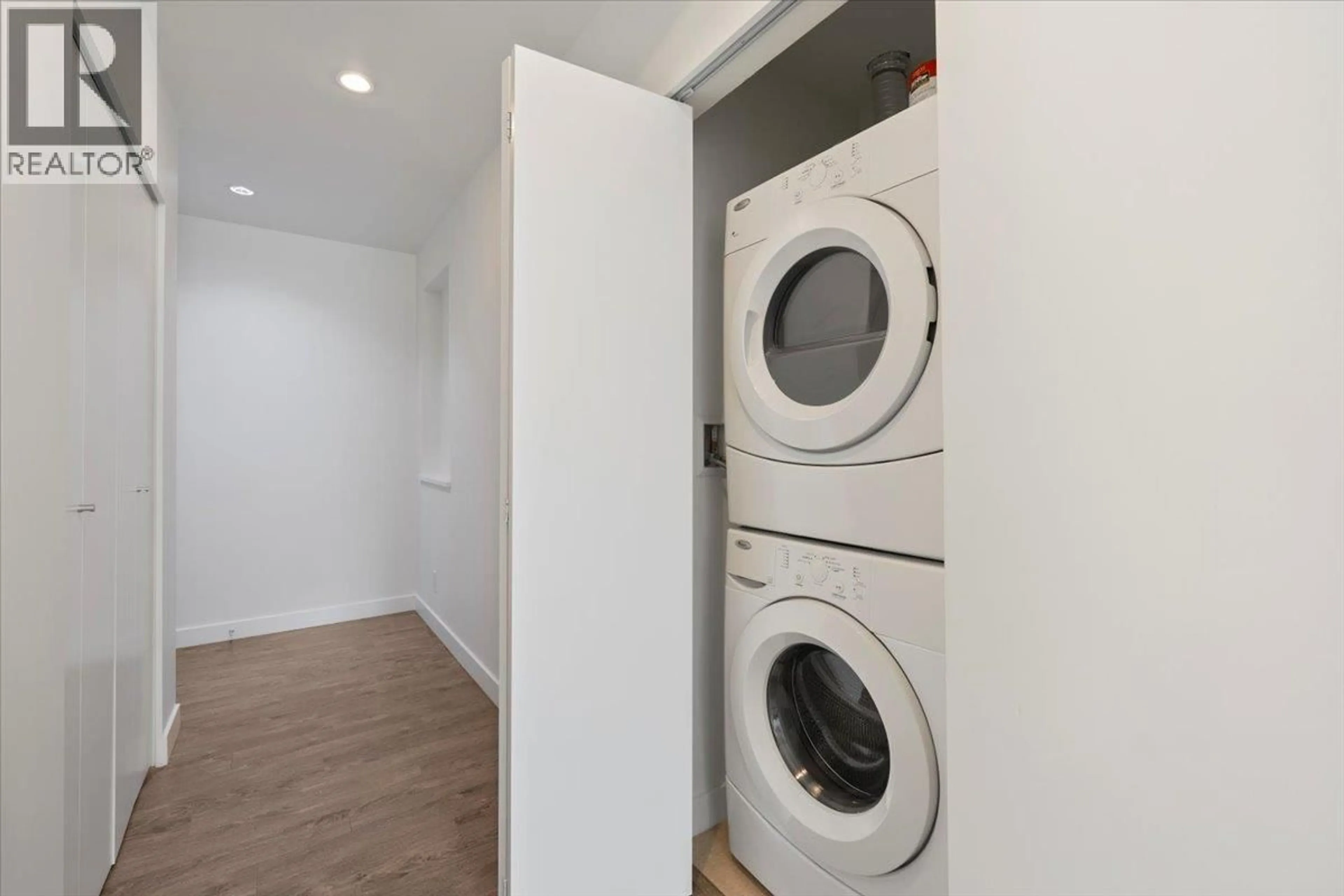 Laundry room for 215 - 545 FOSTER AVENUE, Coquitlam British Columbia V3J0B3