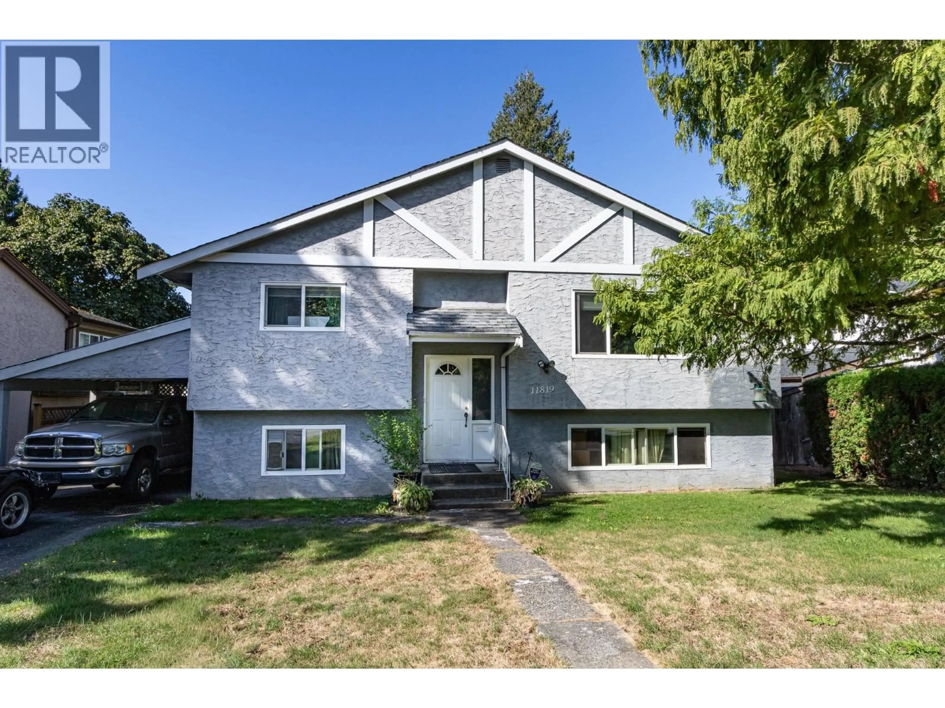 Home with vinyl exterior material, street for 11819 230 STREET, Maple Ridge British Columbia V2X6R3