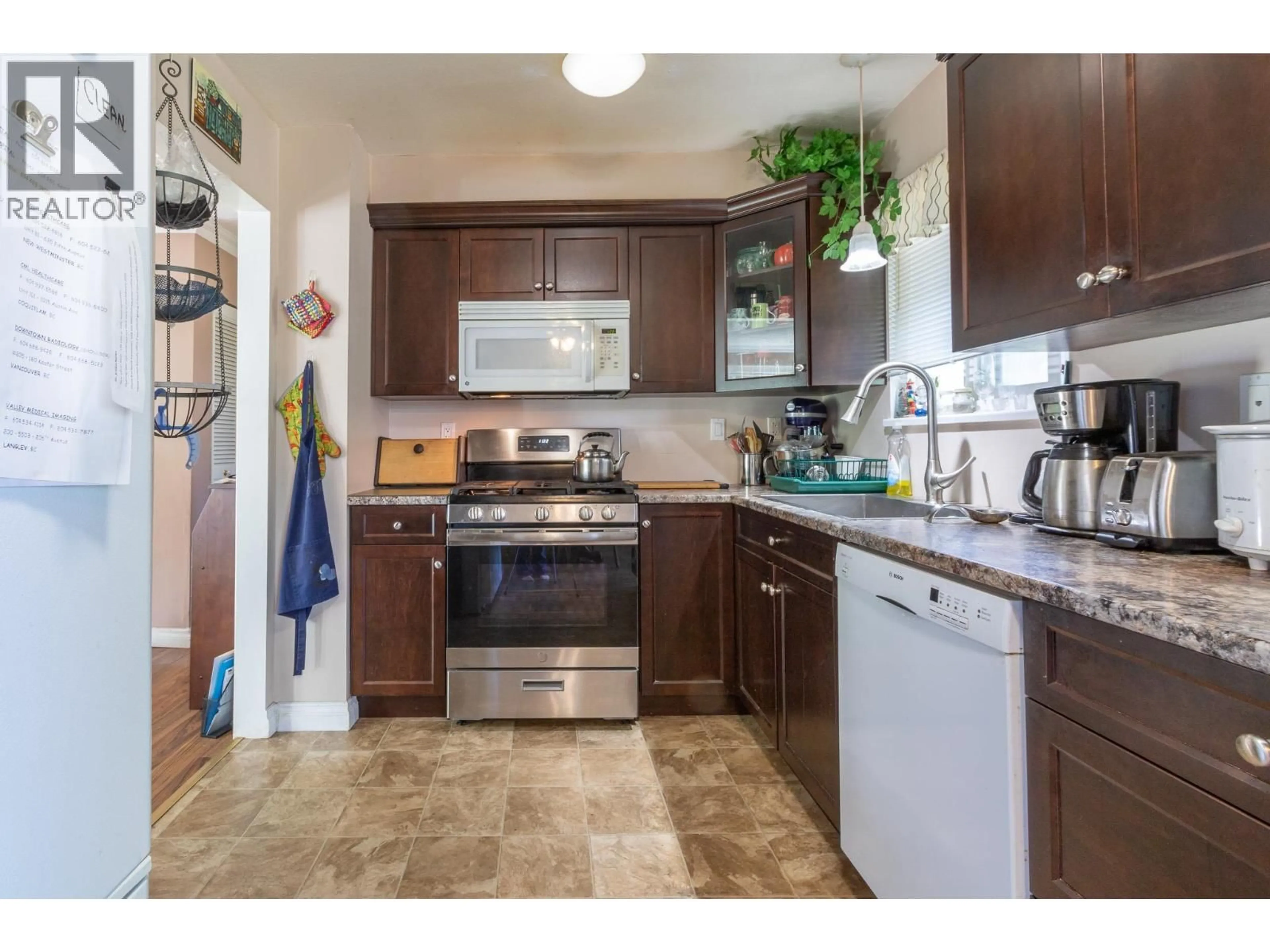 Standard kitchen, ceramic/tile floor for 11819 230 STREET, Maple Ridge British Columbia V2X6R3