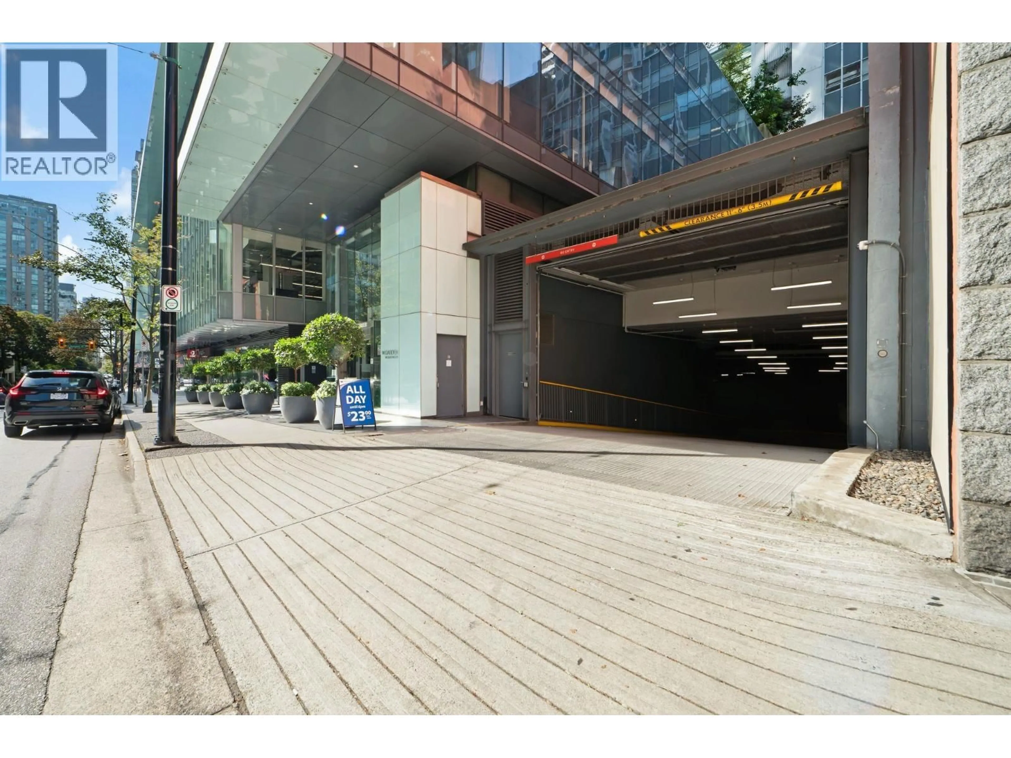 Indoor foyer for 4201 - 777 RICHARDS STREET, Vancouver British Columbia V6B0M6