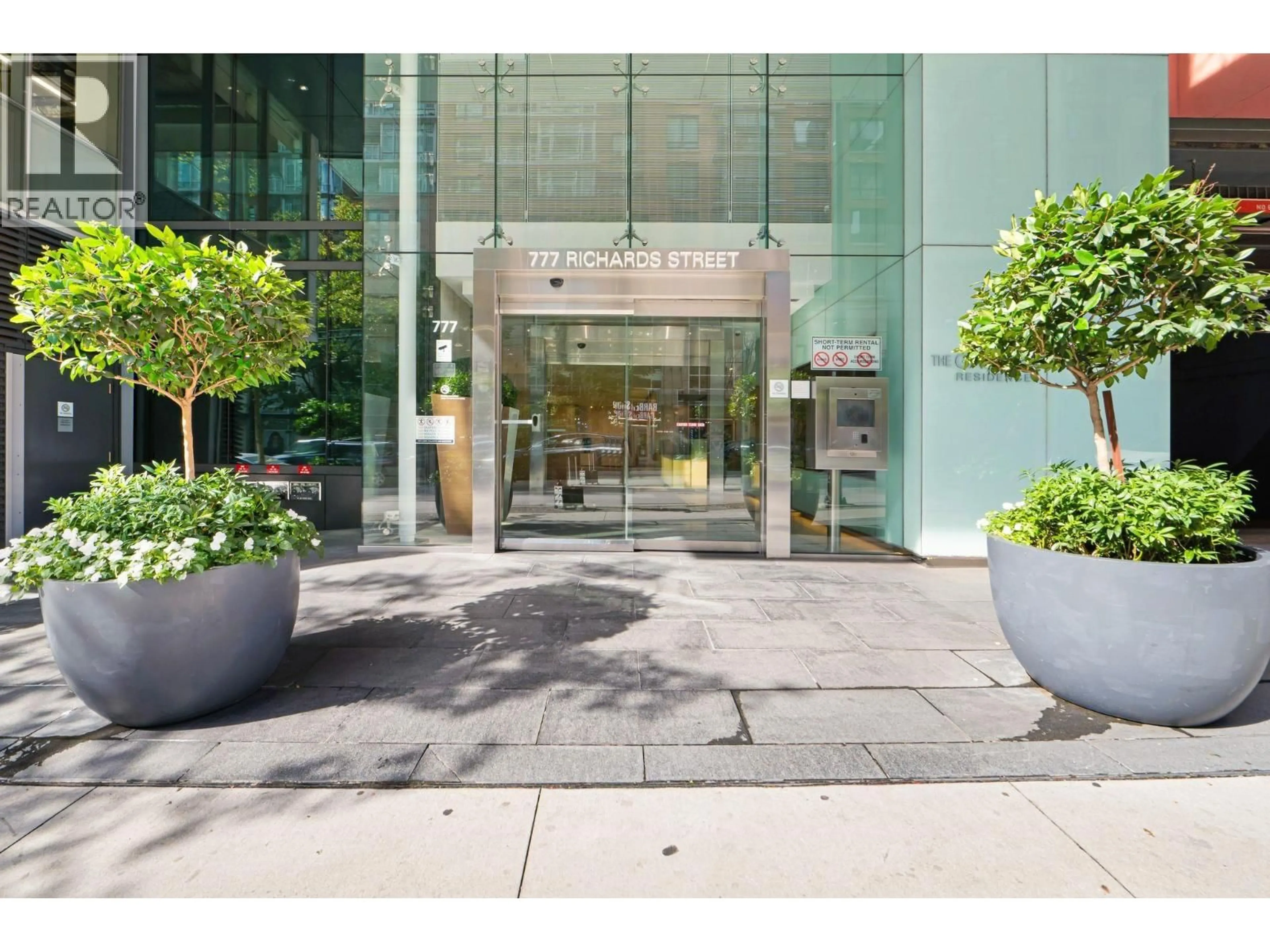 Indoor foyer for 4201 - 777 RICHARDS STREET, Vancouver British Columbia V6B0M6