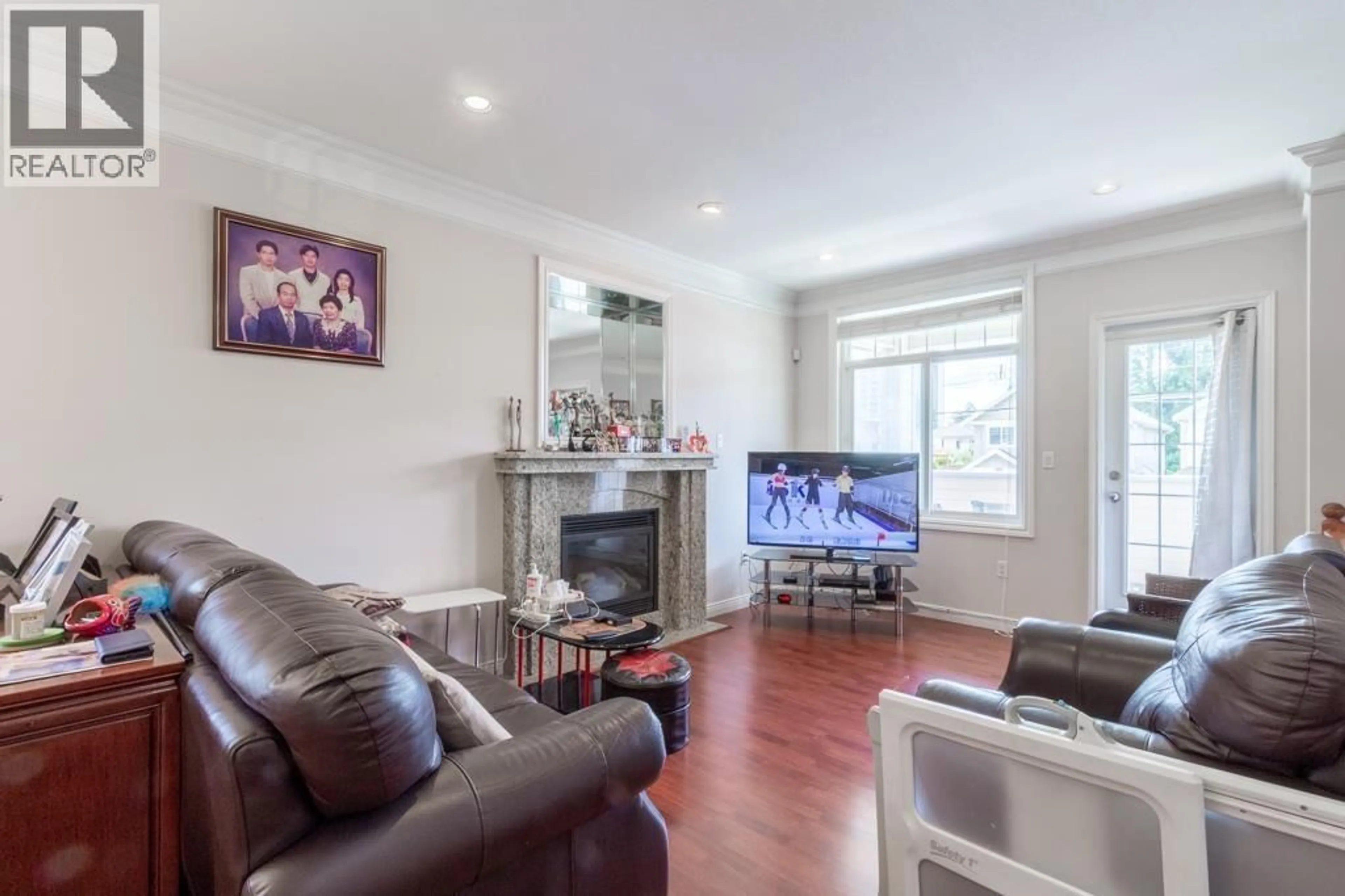 Living room with furniture, wood/laminate floor for 7487 ROSEWOOD STREET, Burnaby British Columbia V5E2G6