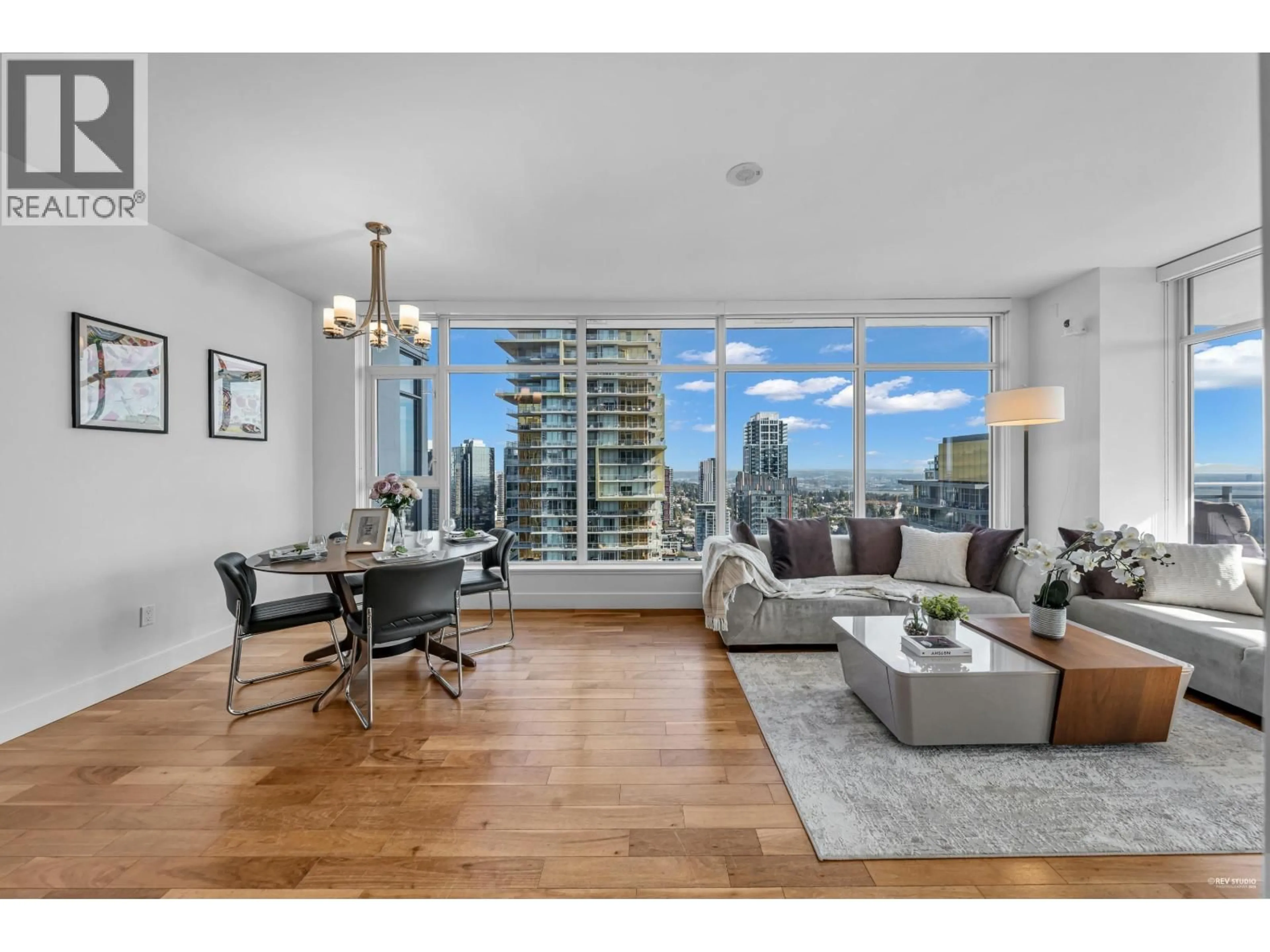 Living room with furniture, wood/laminate floor for 3005 - 4360 BERESFORD STREET, Burnaby British Columbia V5H0G2