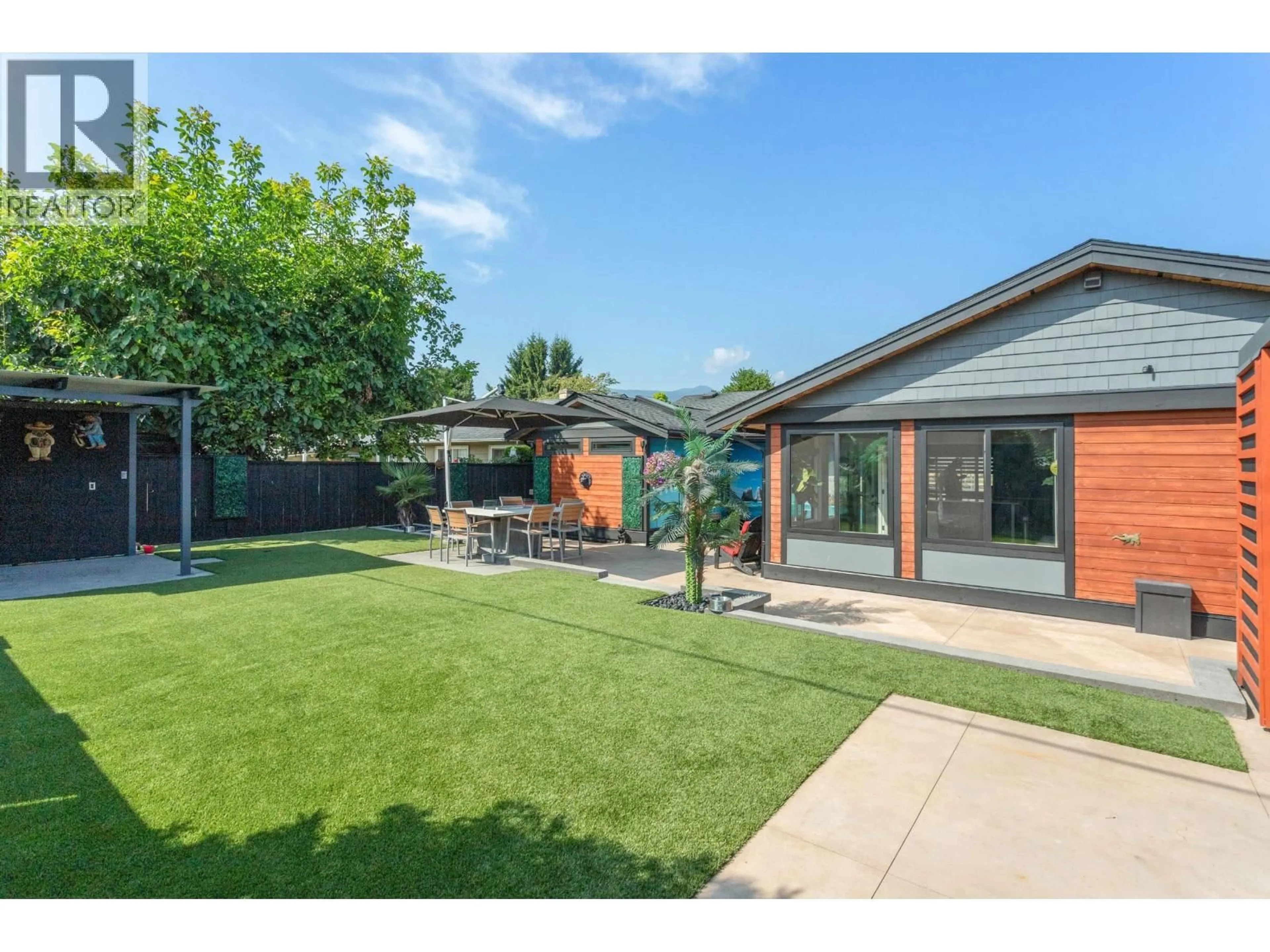 A pic from outside/outdoor area/front of a property/back of a property/a pic from drone, street for 1249 ALDERWOOD PLACE, North Vancouver British Columbia V7P1K2