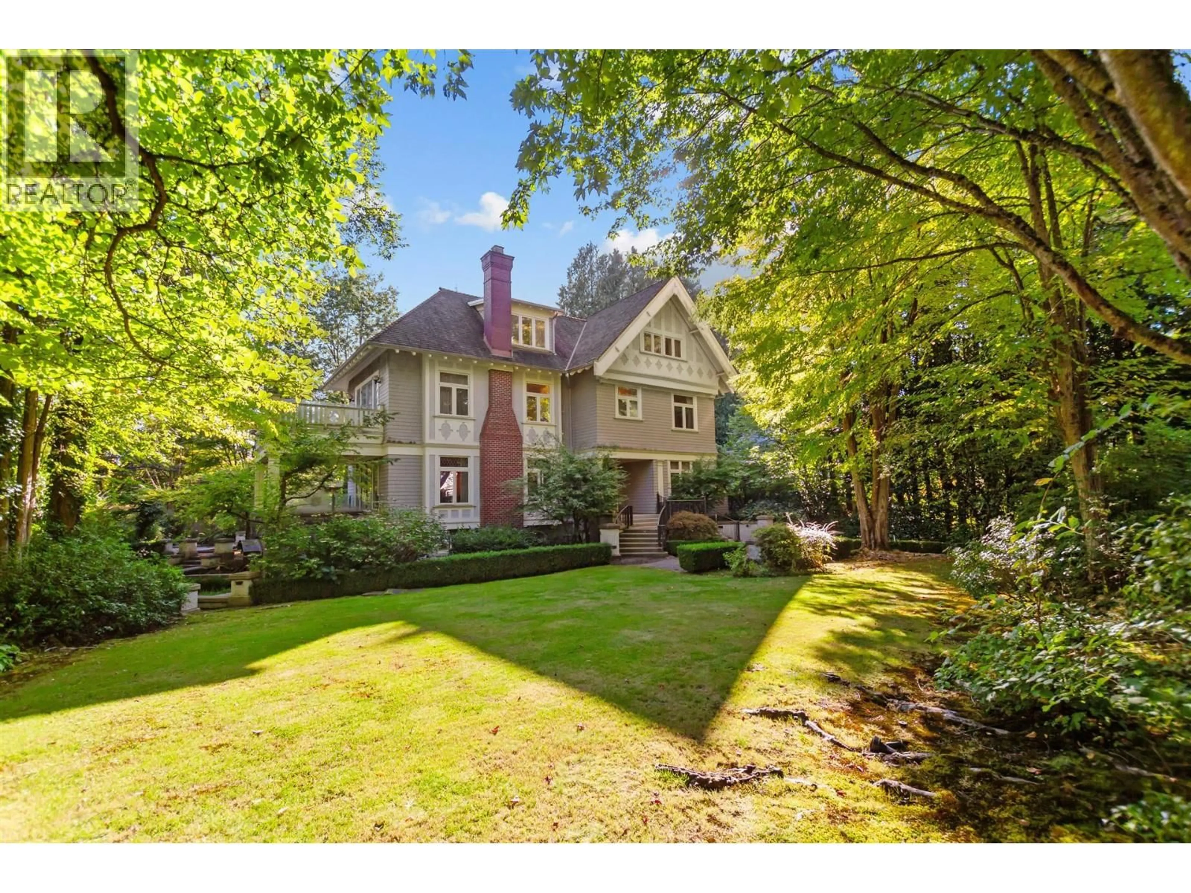 A pic from outside/outdoor area/front of a property/back of a property/a pic from drone, street for 1864 MATTHEWS AVENUE, Vancouver British Columbia V6J2T6