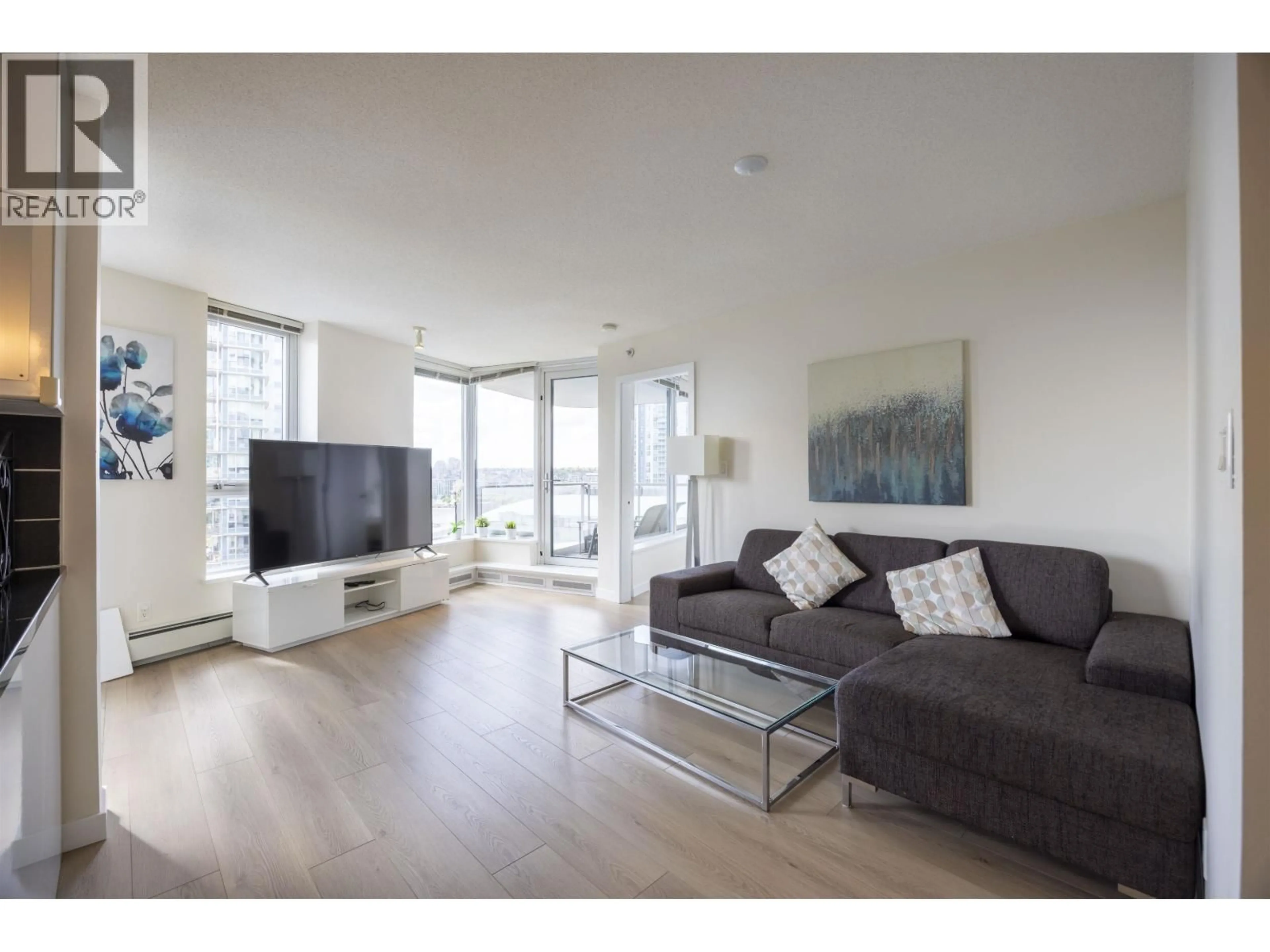 Living room with furniture, wood/laminate floor for 1906 - 188 KEEFER PLACE, Vancouver British Columbia V6B0J1