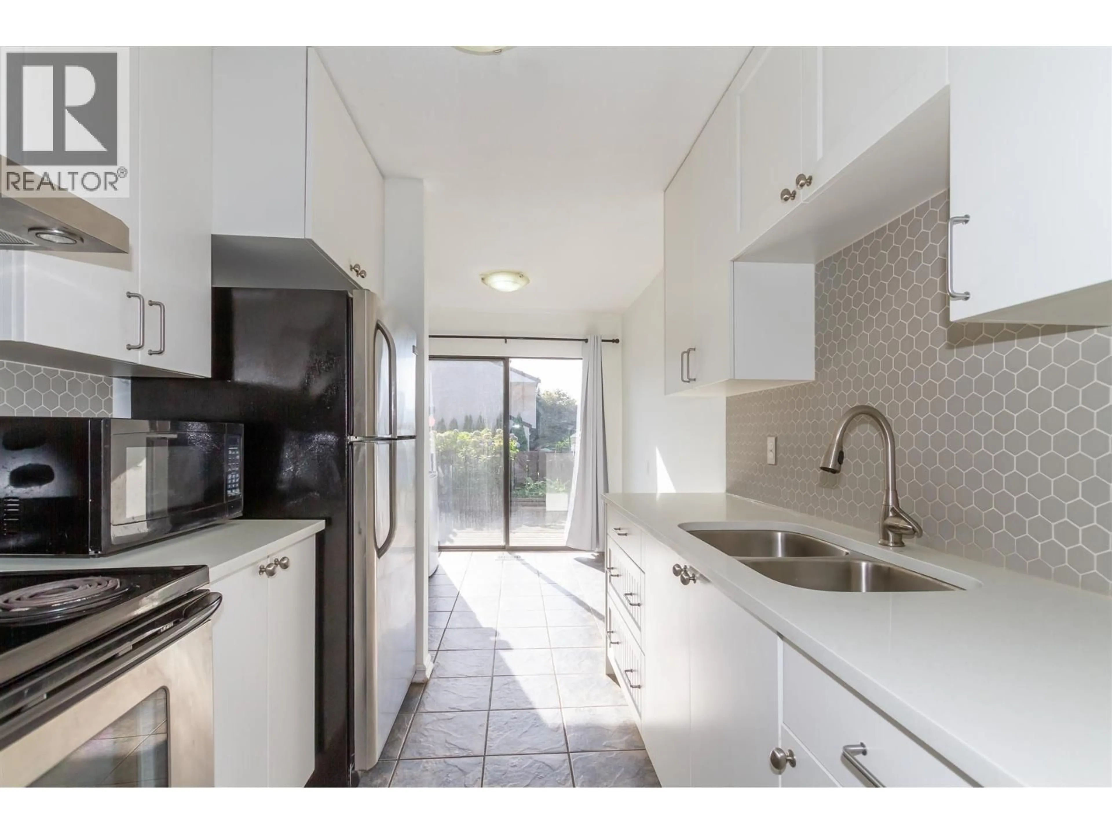 Standard kitchen, ceramic/tile floor for 22180 122 AVENUE, Maple Ridge British Columbia V2X3X6