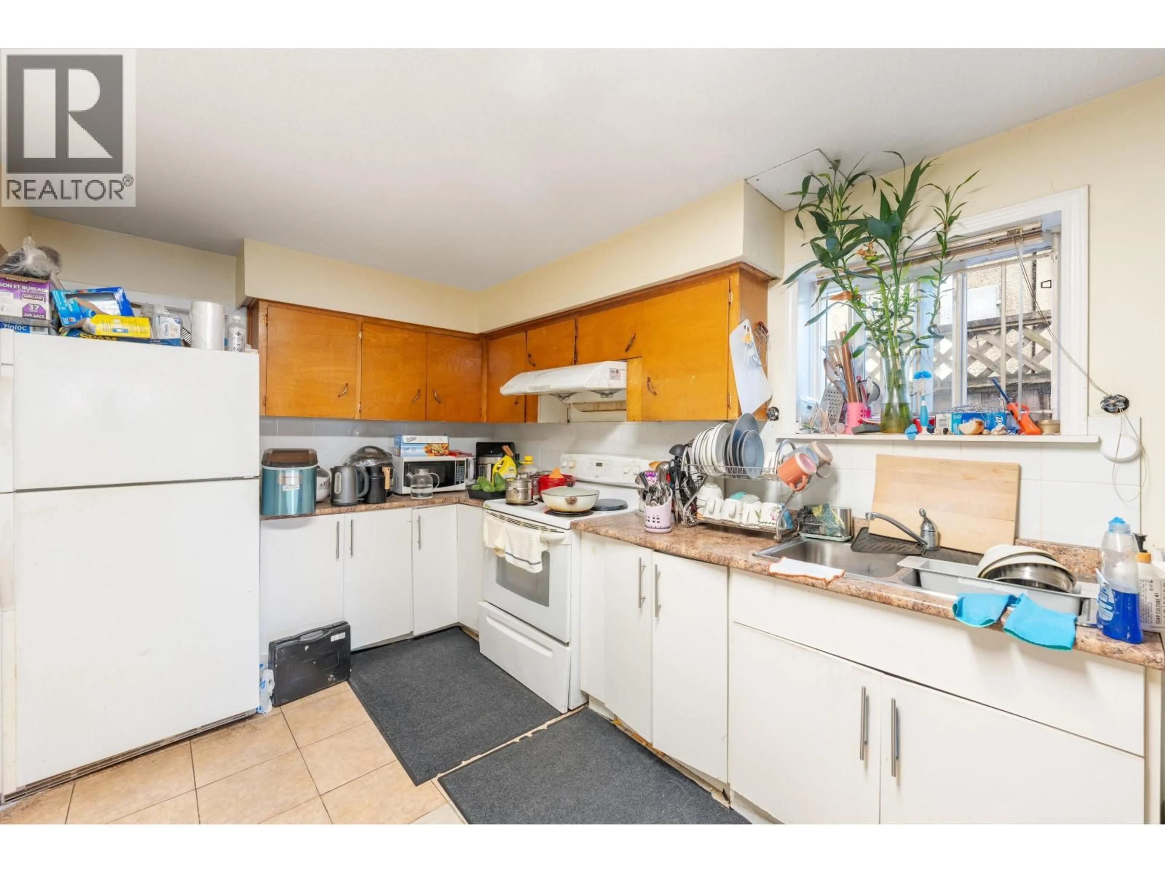 Standard kitchen, unknown for 1465 49TH AVENUE, Vancouver British Columbia V5P1S4
