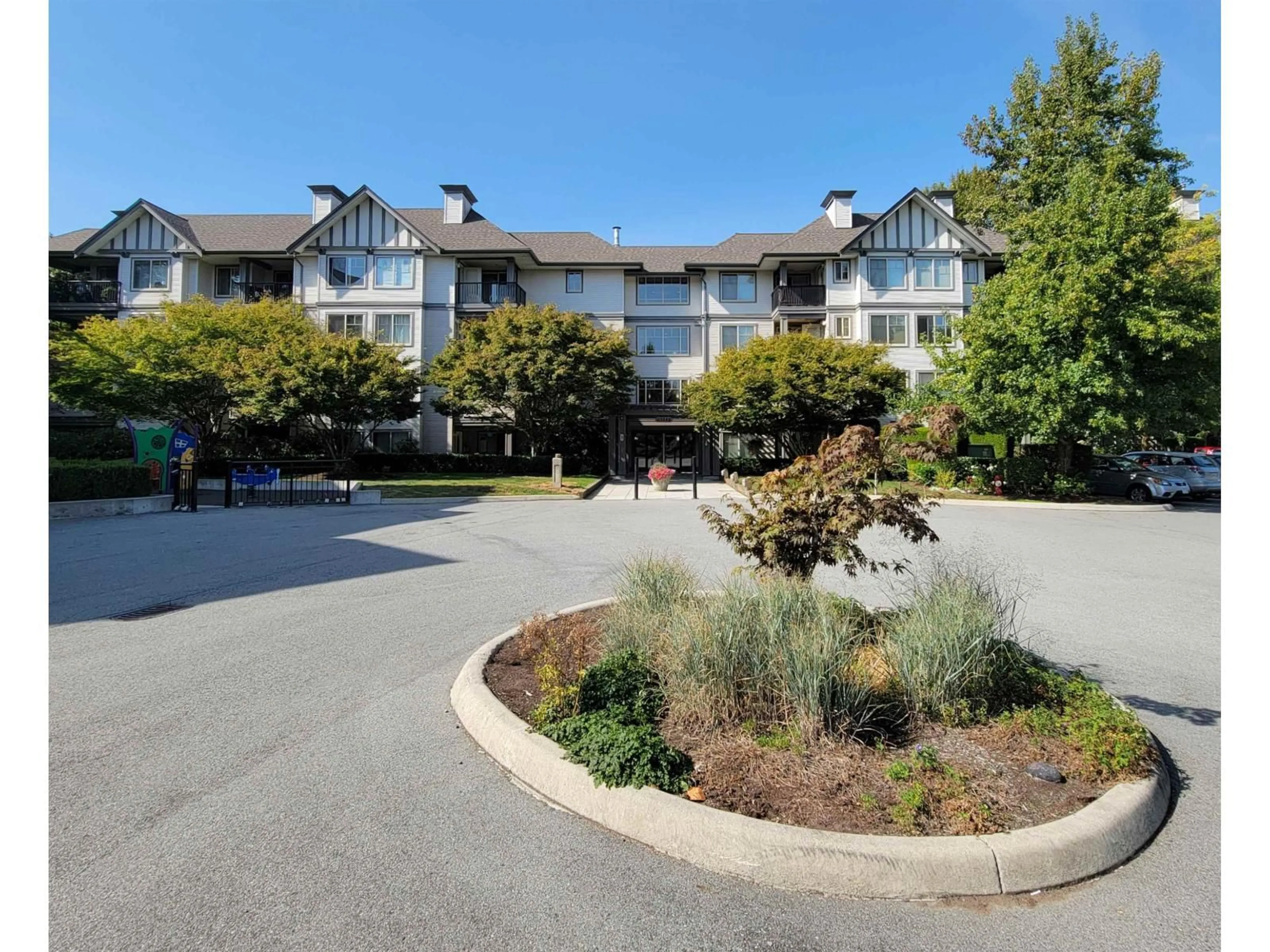 A pic from outside/outdoor area/front of a property/back of a property/a pic from drone, unknown for 126 - 27358 32, Langley British Columbia V4W3M5