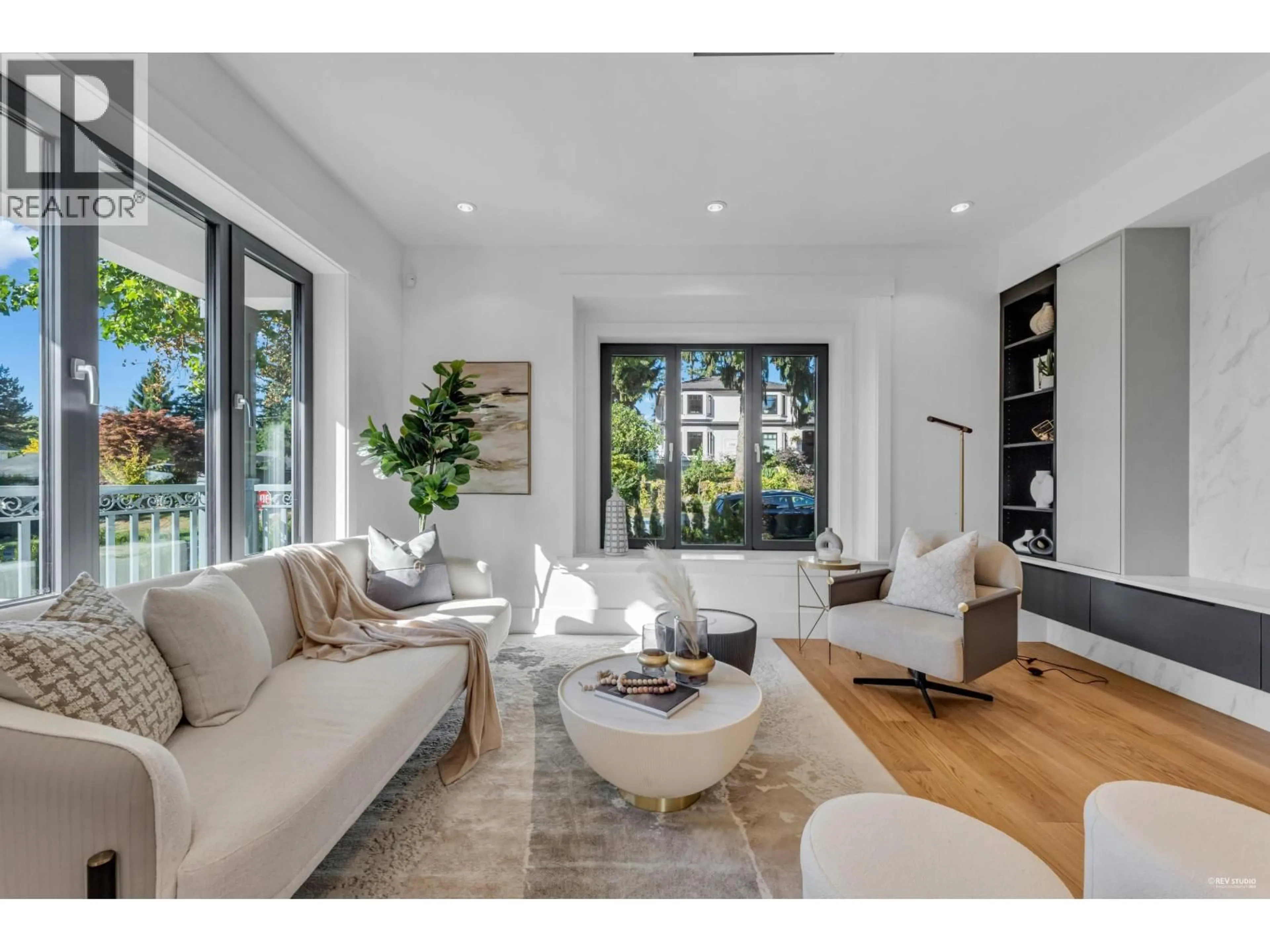 Living room with furniture, unknown for 8420 WILTSHIRE STREET, Vancouver British Columbia V6P2V8