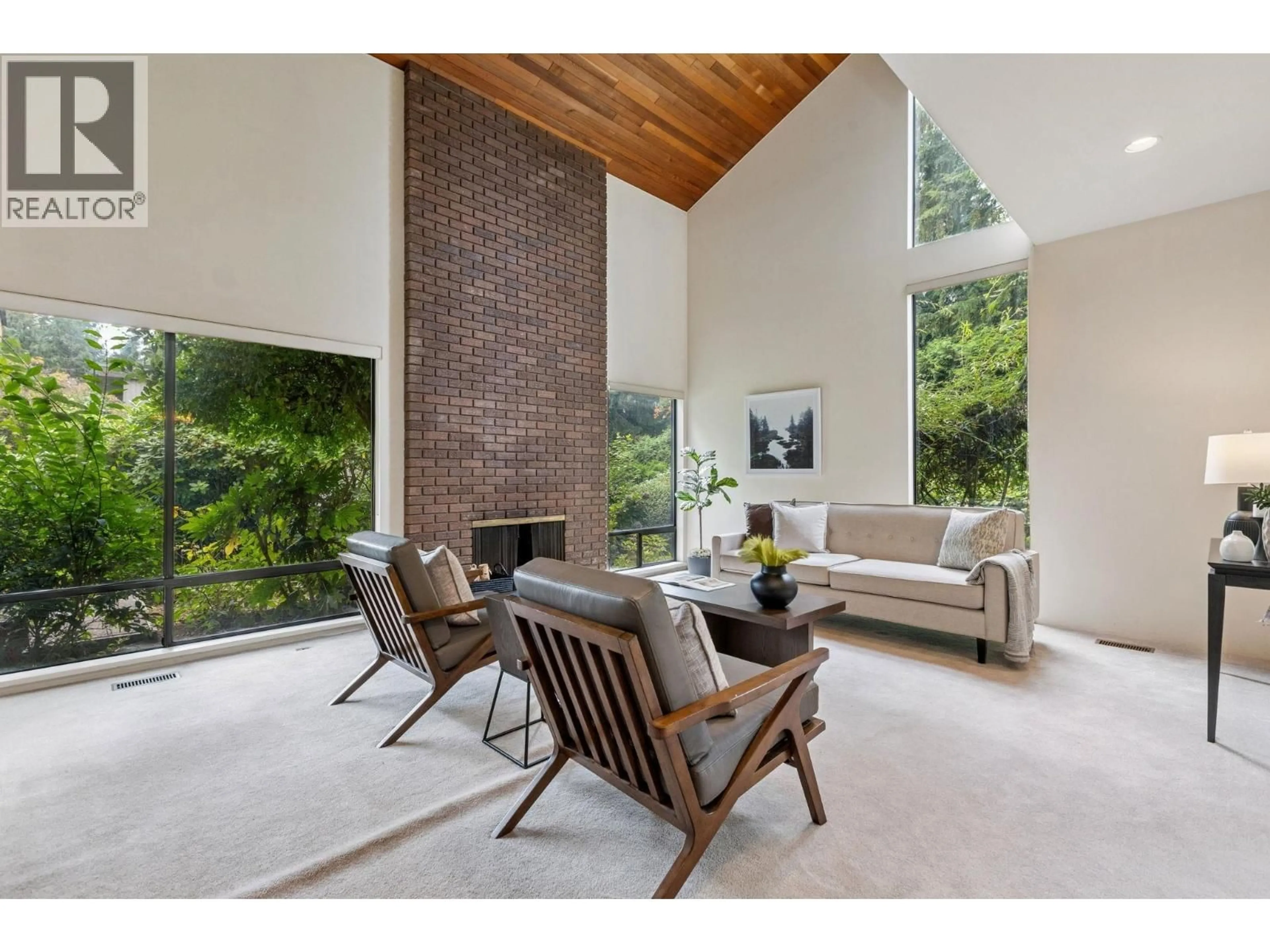 Living room with furniture, unknown for 384 MATHERS AVENUE, West Vancouver British Columbia V7S1H3