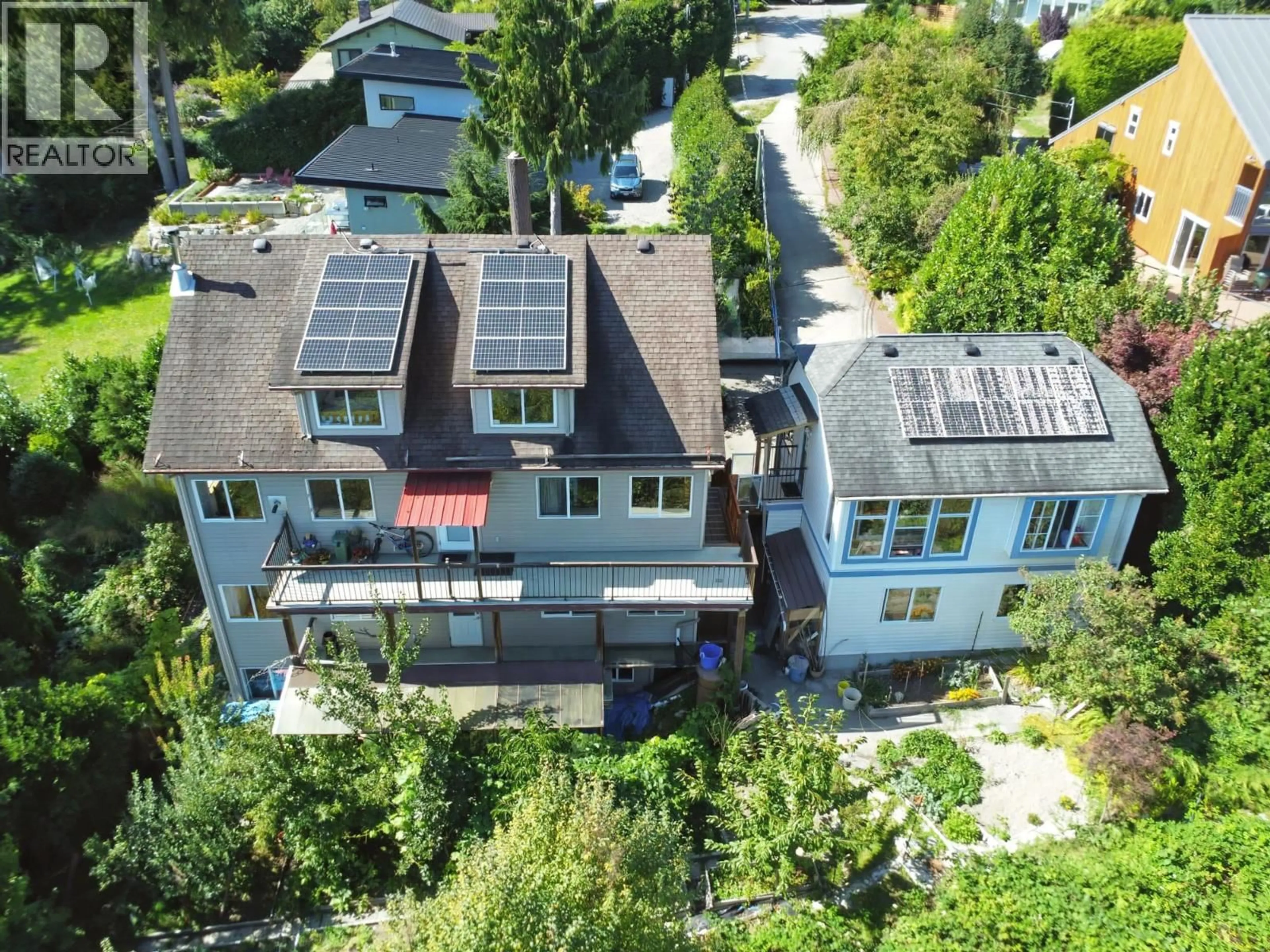 A pic from outside/outdoor area/front of a property/back of a property/a pic from drone, street for 163 PIKE ROAD, Langdale British Columbia V0N1V6