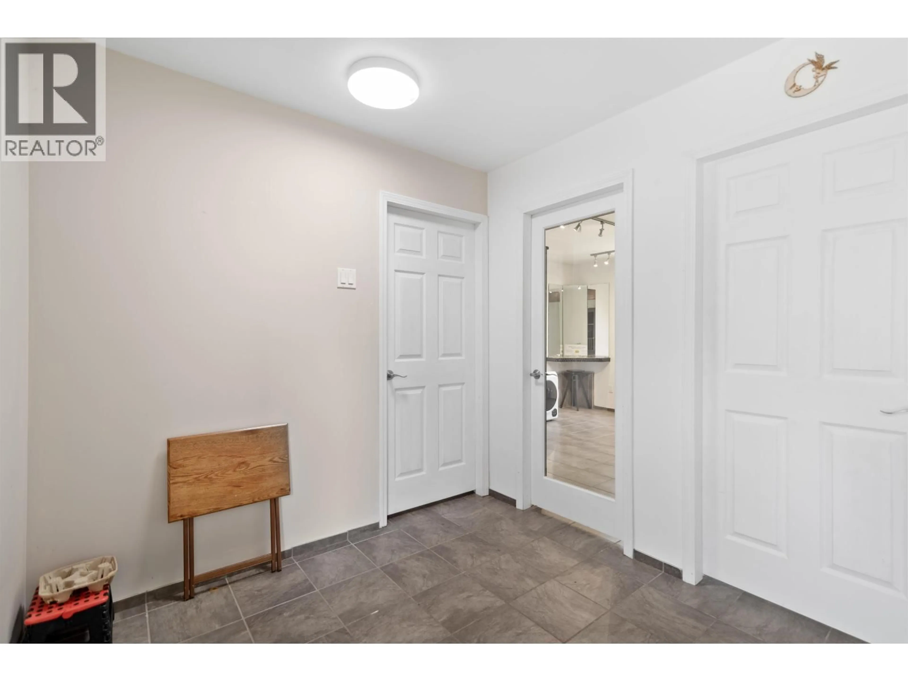 Indoor entryway for 163 PIKE ROAD, Langdale British Columbia V0N1V6