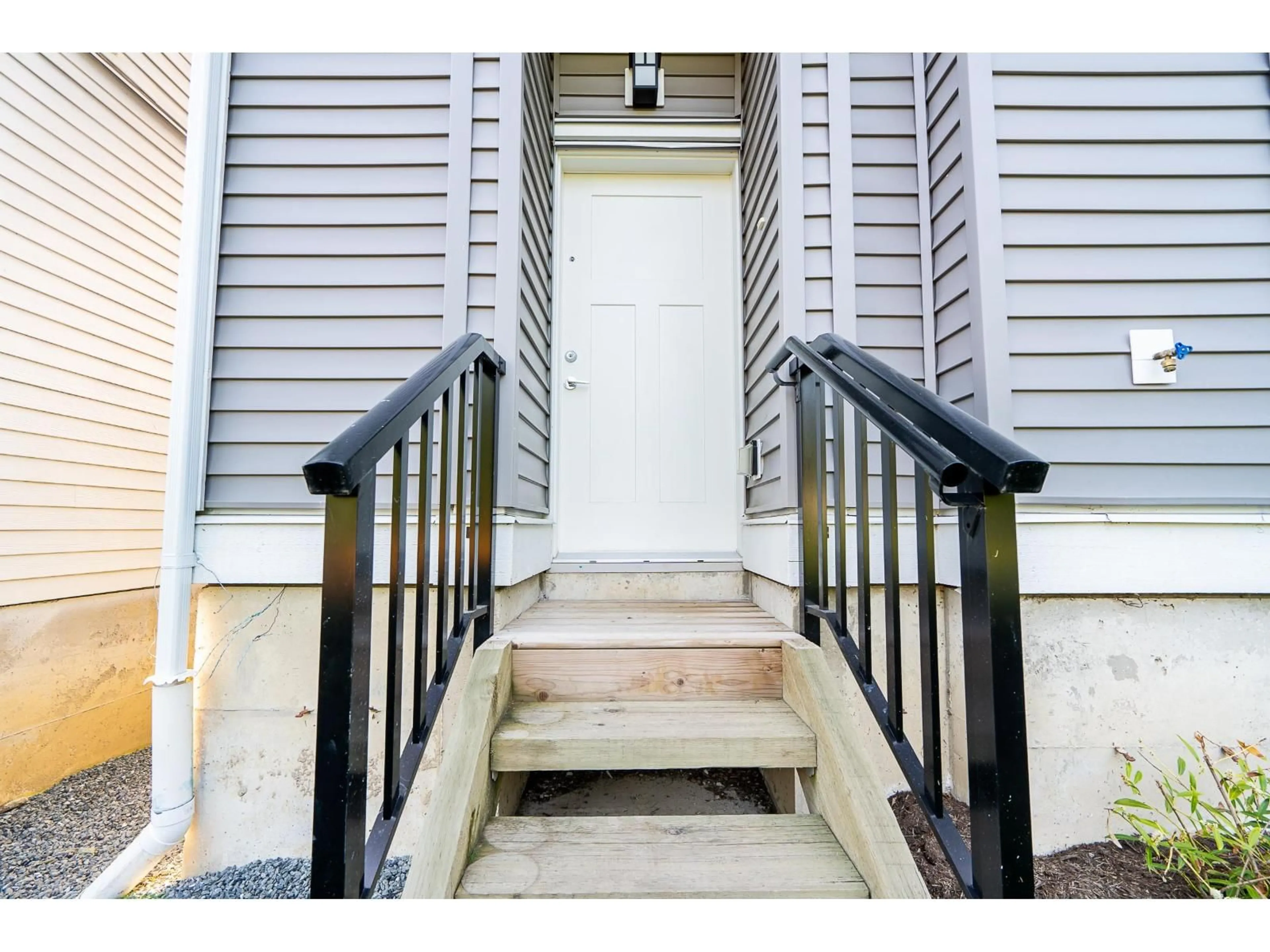 Stairs for 28 - 8033 166B, Surrey British Columbia V4N0G7