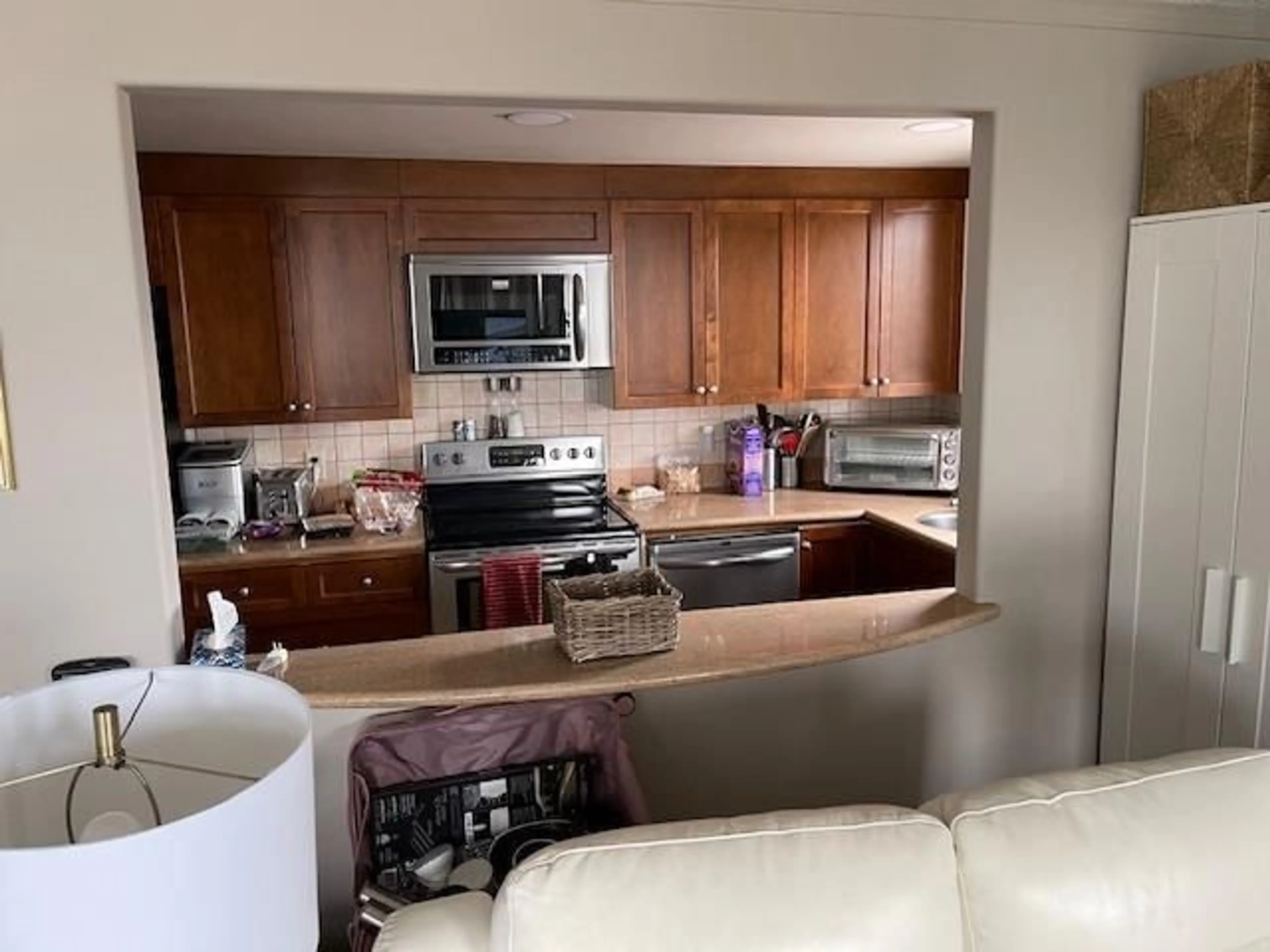 Open concept kitchen, unknown for 812 - 15111 RUSSELL, White Rock British Columbia V4B2P4