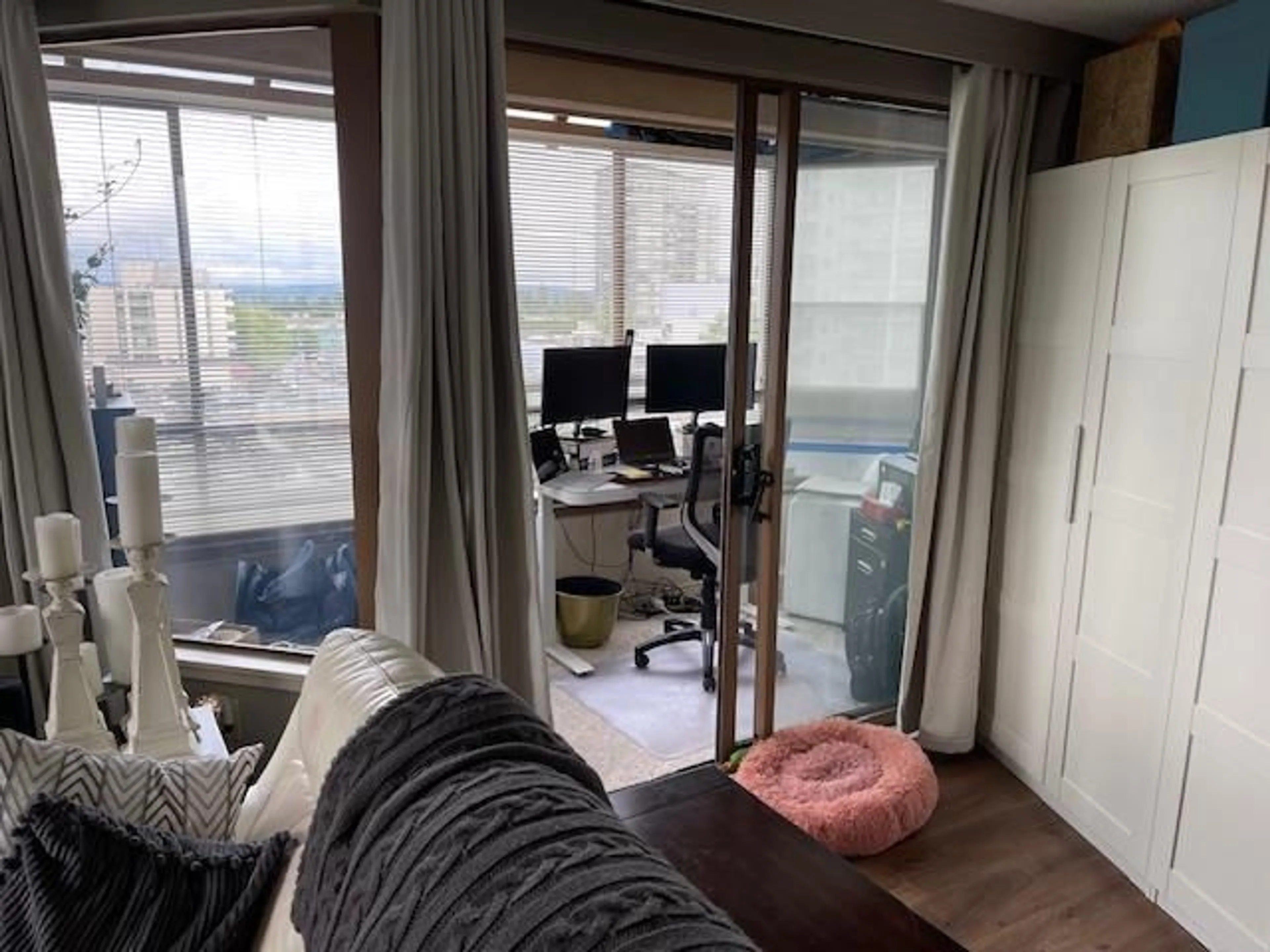 A pic of a room for 812 - 15111 RUSSELL, White Rock British Columbia V4B2P4