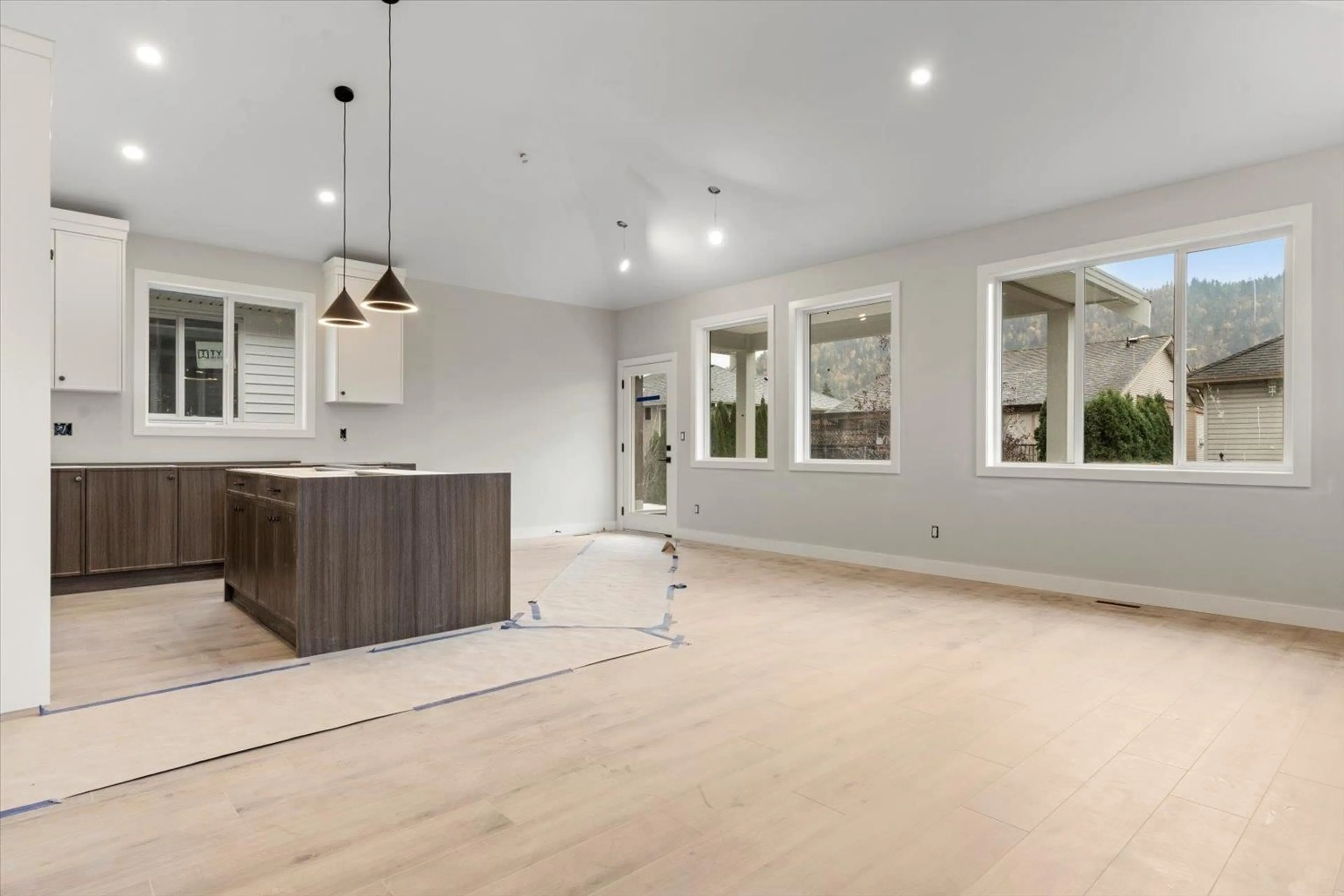 Open concept kitchen, unknown for 44428 KEITH WILSON ROAD, Chilliwack British Columbia V2R4B6