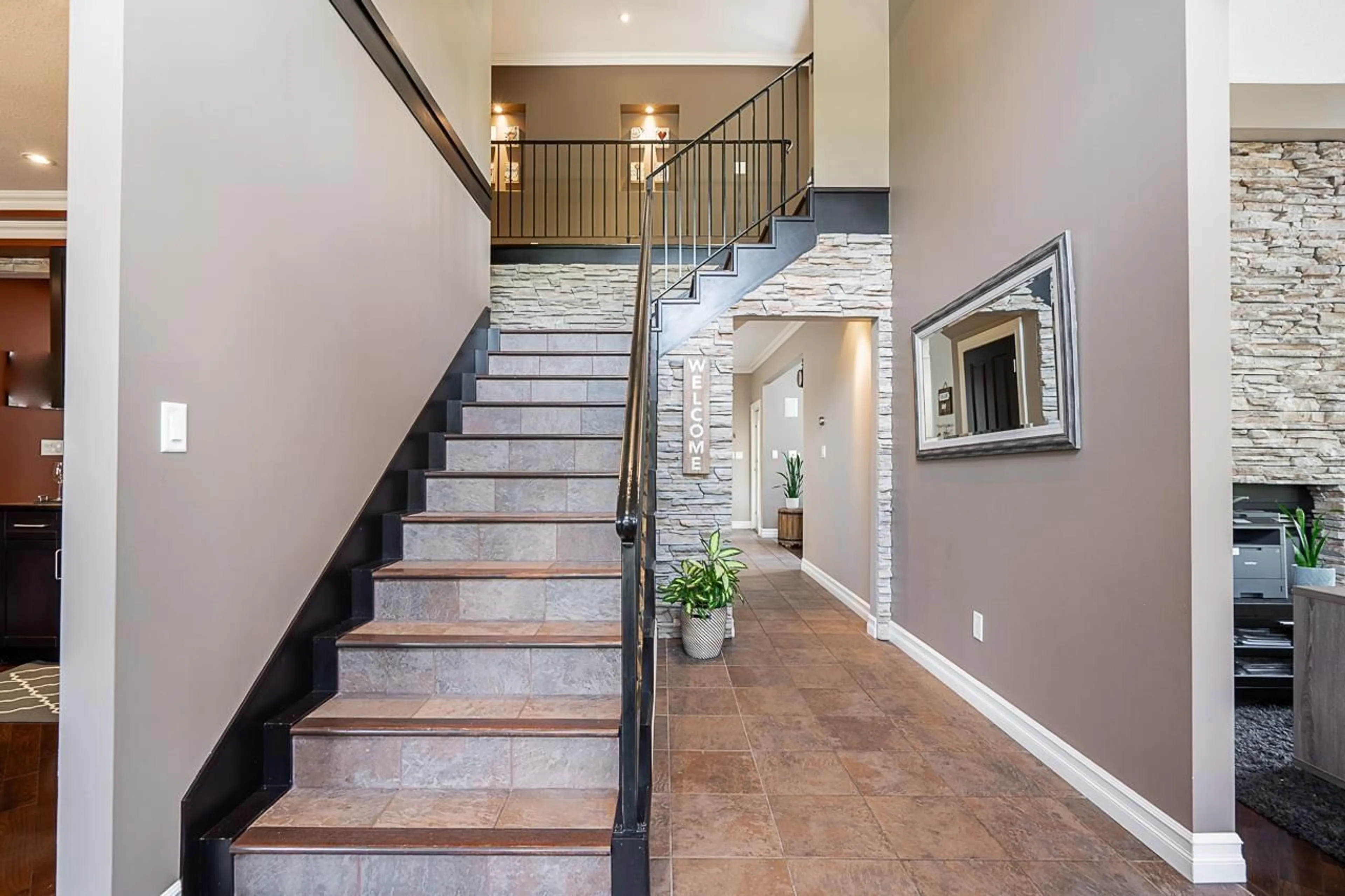 Indoor foyer for 7969 TUCKWELL, Mission British Columbia V2V7B4